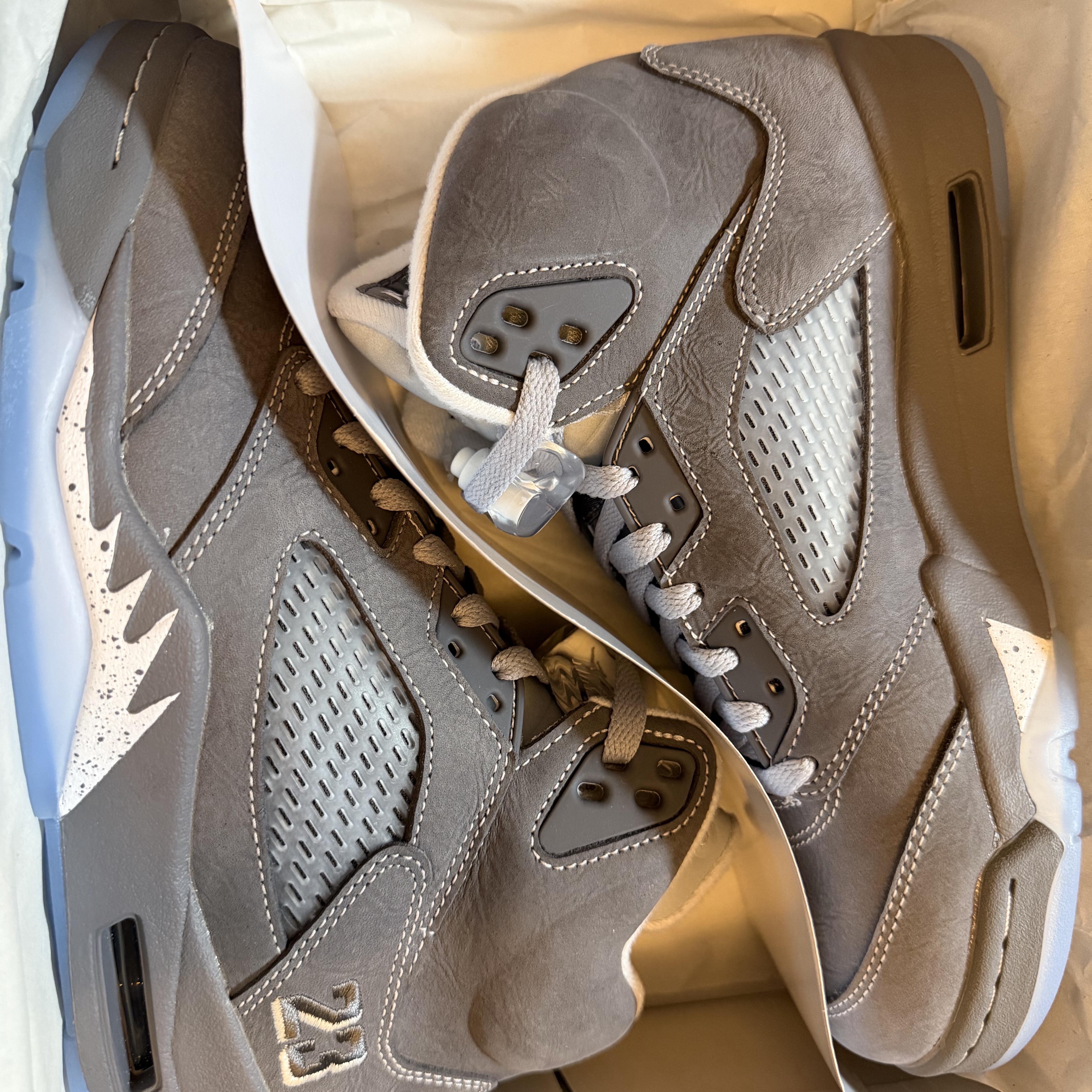 Jordan 5 Retro Light Graphite and Wolf Grey 착용 스타일 - 2