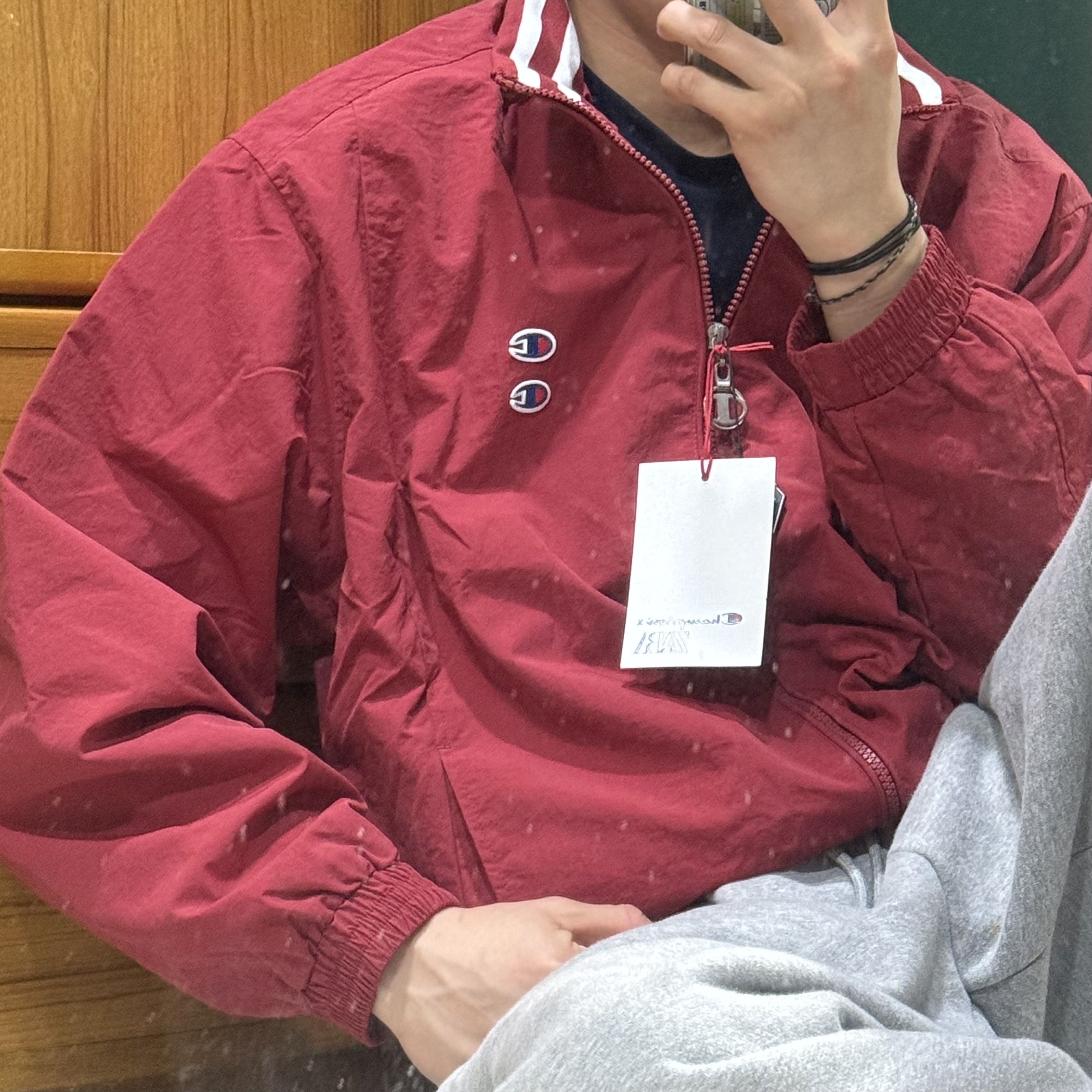 Zara x Champion Technical Patch Jacket Red 착용 스타일 - 4