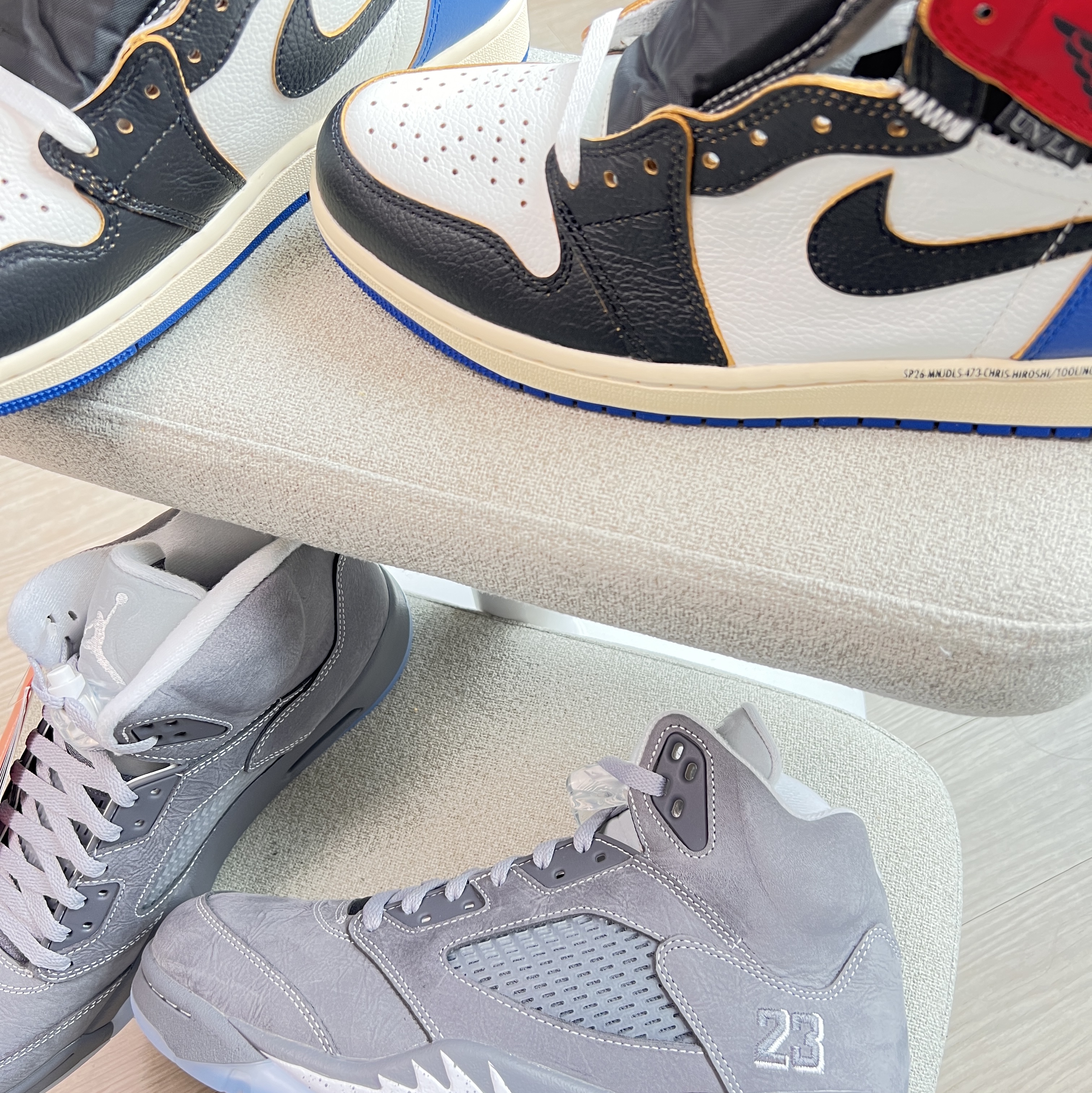 Jordan 5 Retro Light Graphite and Wolf Grey, Jordan 1 x Fragment x Union LA Black and Varsity Red 착용 스타일 - 5