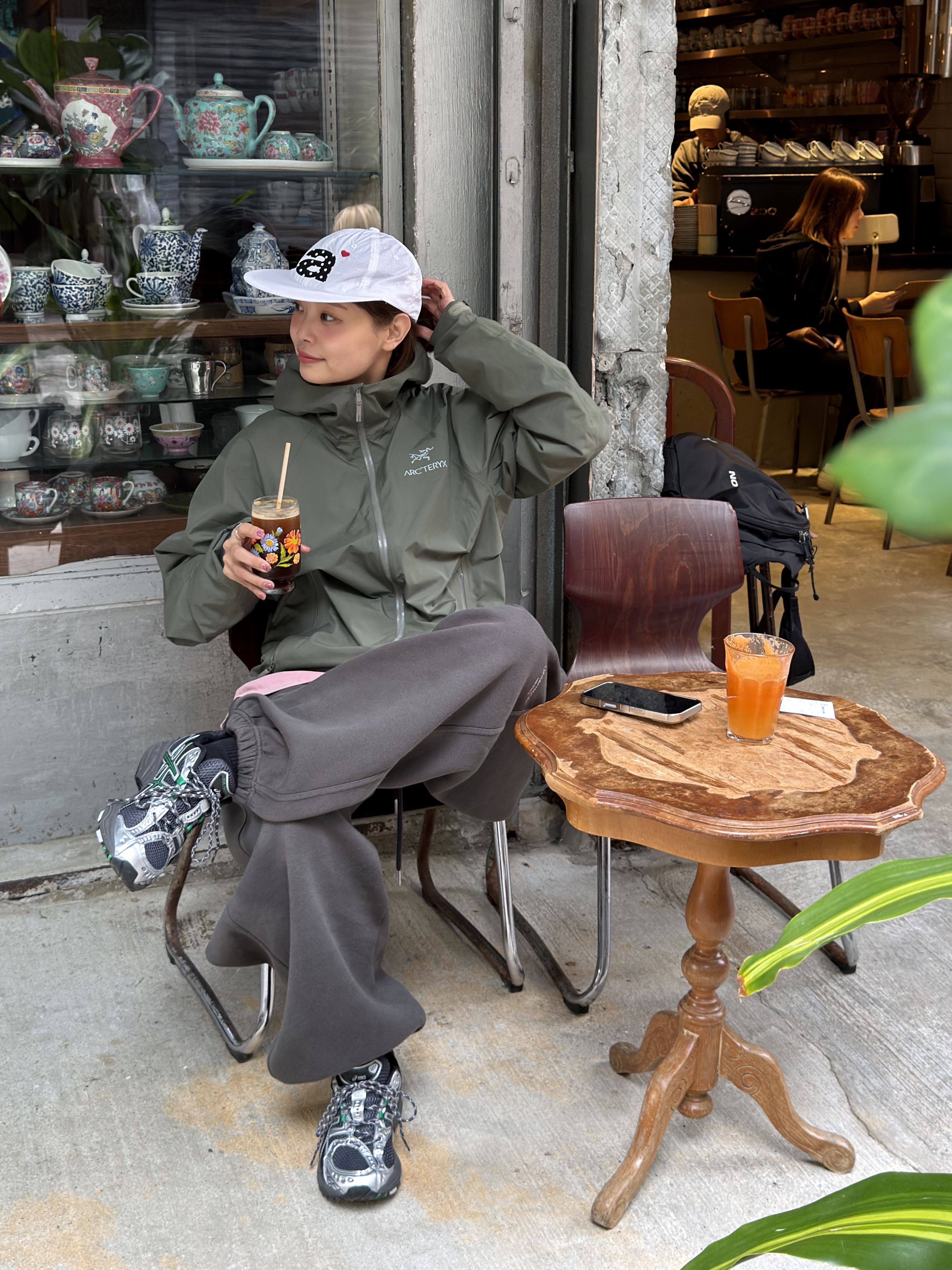 Asics Gel-Nimbus 10.1 Obsidian Grey Green Basil, Undermycar Mu.03 Anti Fxxking Logo Play Oversized Sweat Jogger Olive 착용 스타일 - 1