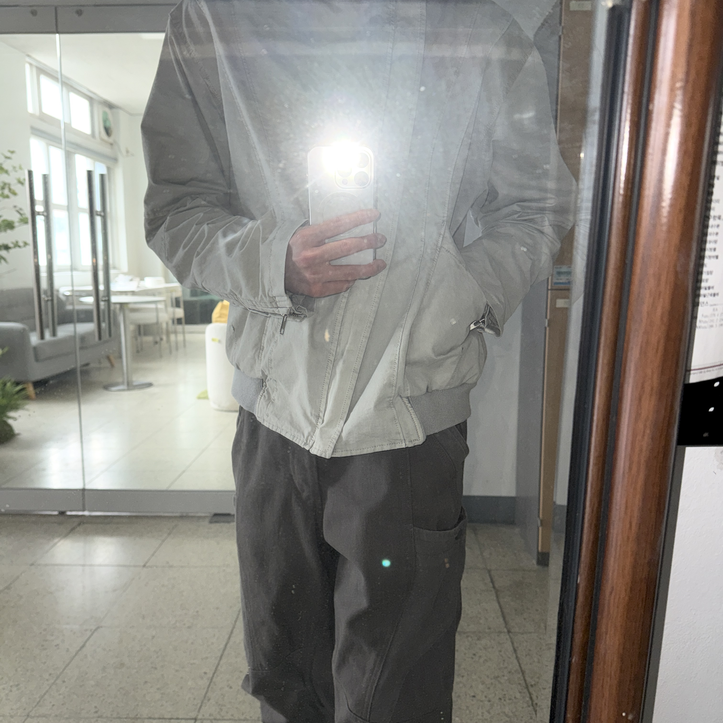 Ignota Core:13 Explorer Jacket Stone Grey 착용 스타일