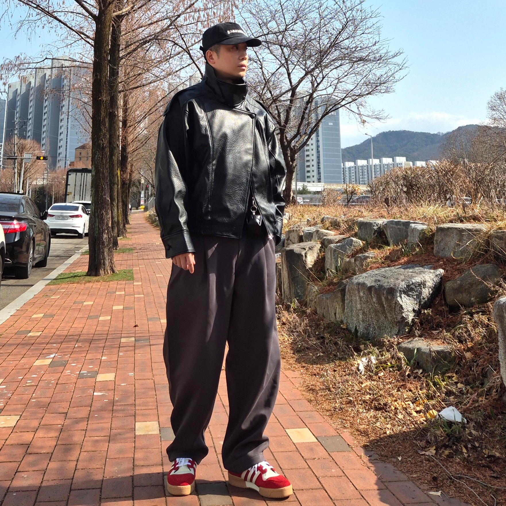 Zara Faux Leather Jacket Black, Adidas Rivalry Low Cloud White Team Power Red 착용 스타일 - 3
