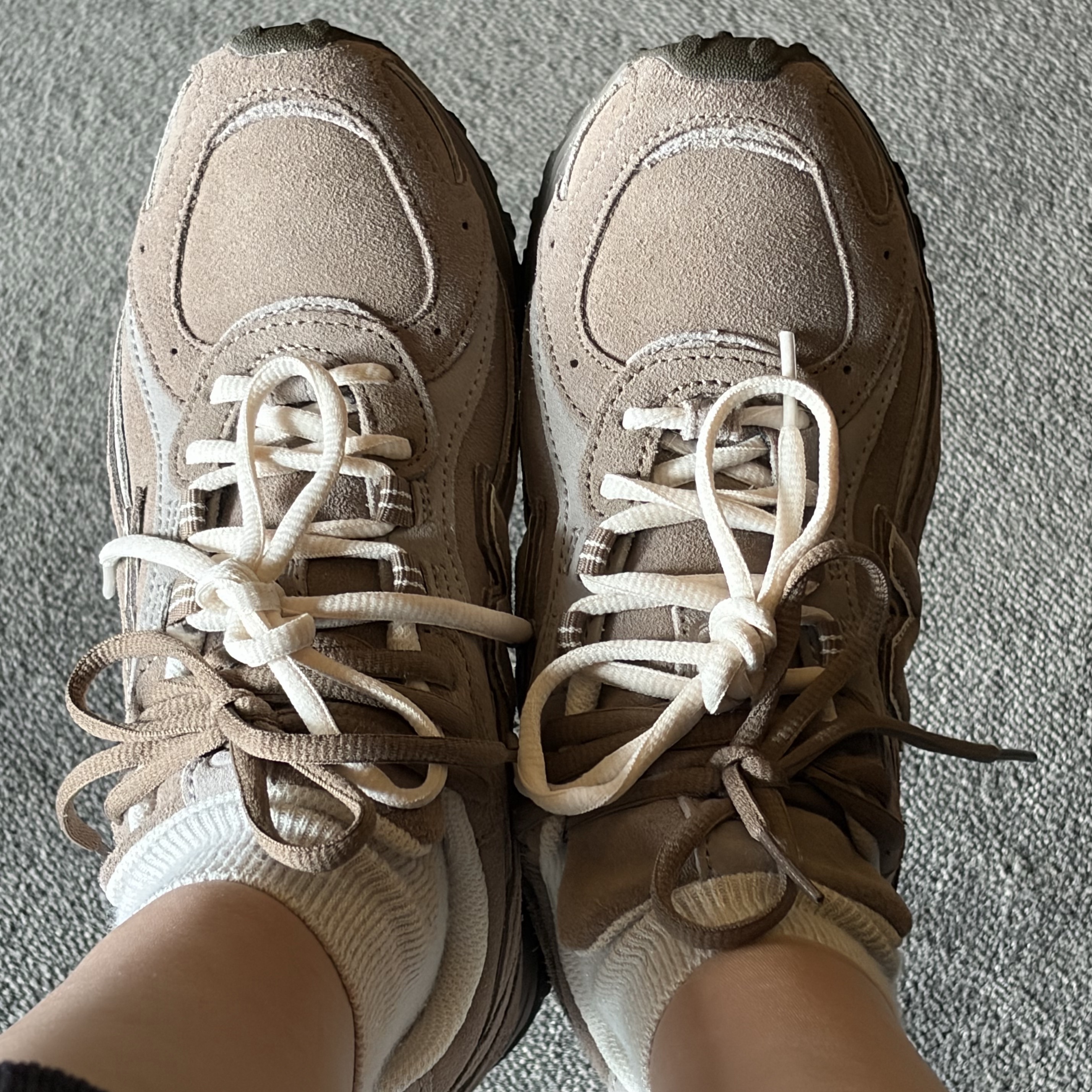 New Balance 204L Suede Mushroom Arid Stone 착용 스타일 - 2