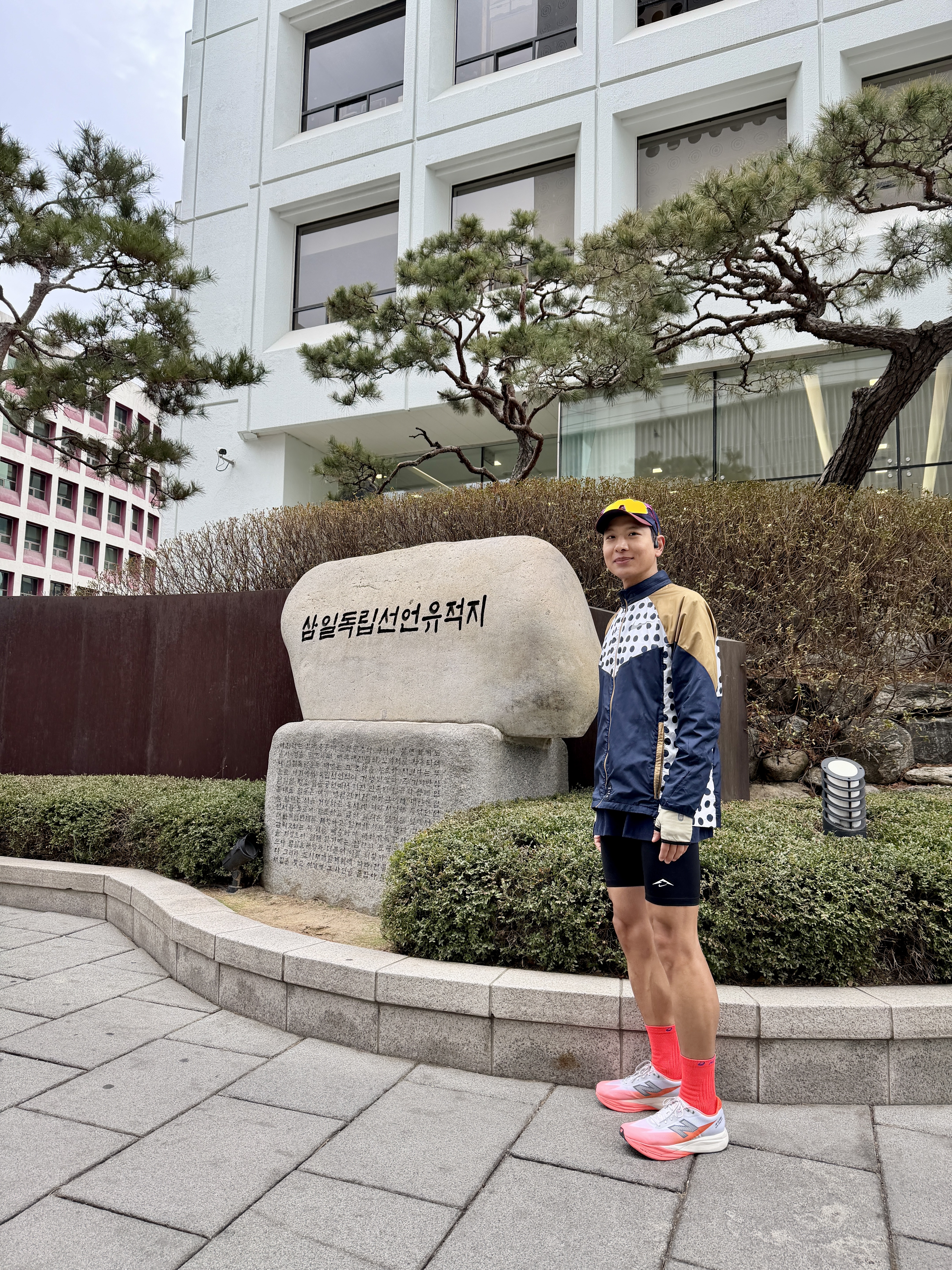 Nike Lava Loops Dri-Fit ADV Running Tights Black Anthracite - Asia, New Balance TCS NYC Marathon FuelCell SC Elite v5 Grapefruit Grey Matter - D Standard 착용 스타일 - 1