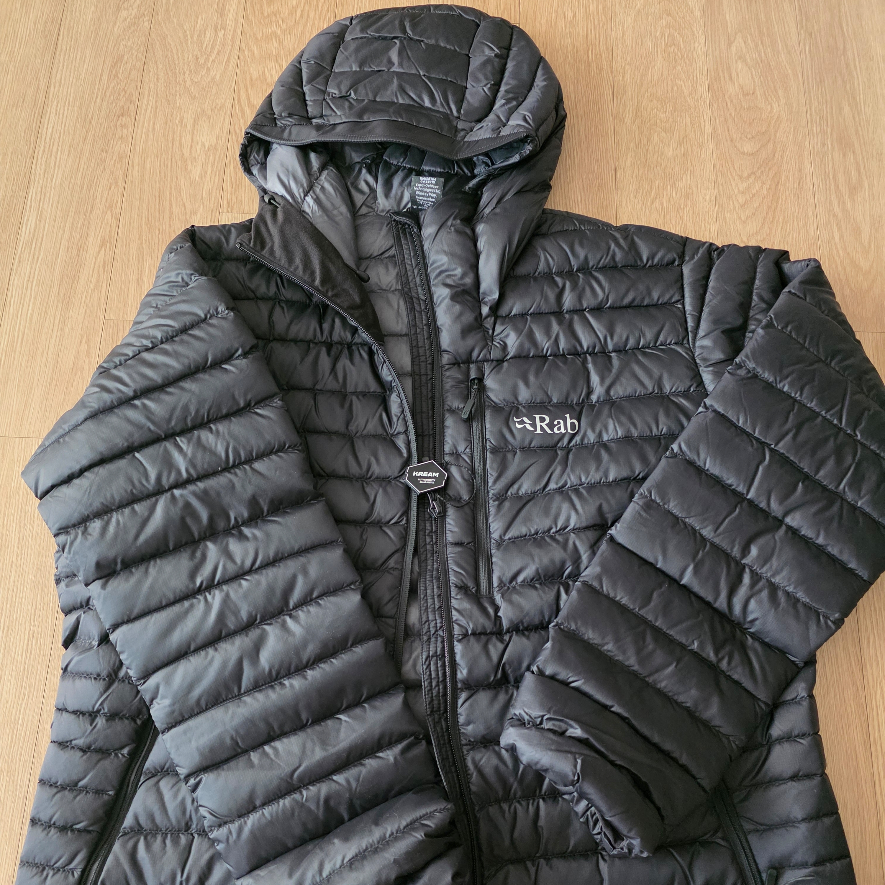 Rab Microlight Alpine Jacket Black 착용 스타일