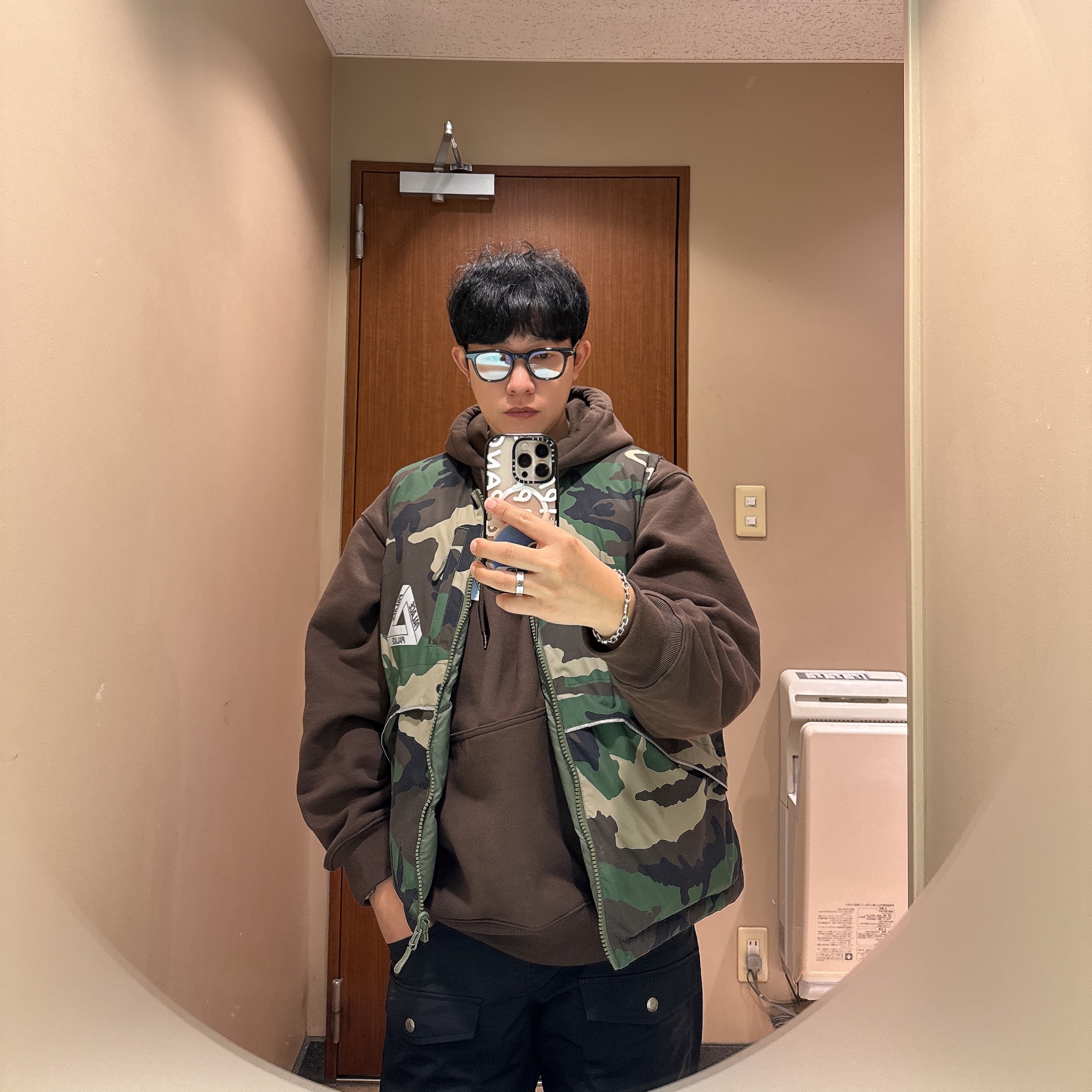 Palace Tri-Angelic Hood Skyline Fox - 25FW, Palace P-Tech Reversible Puffa Vest Camo - 23FW 착용 스타일