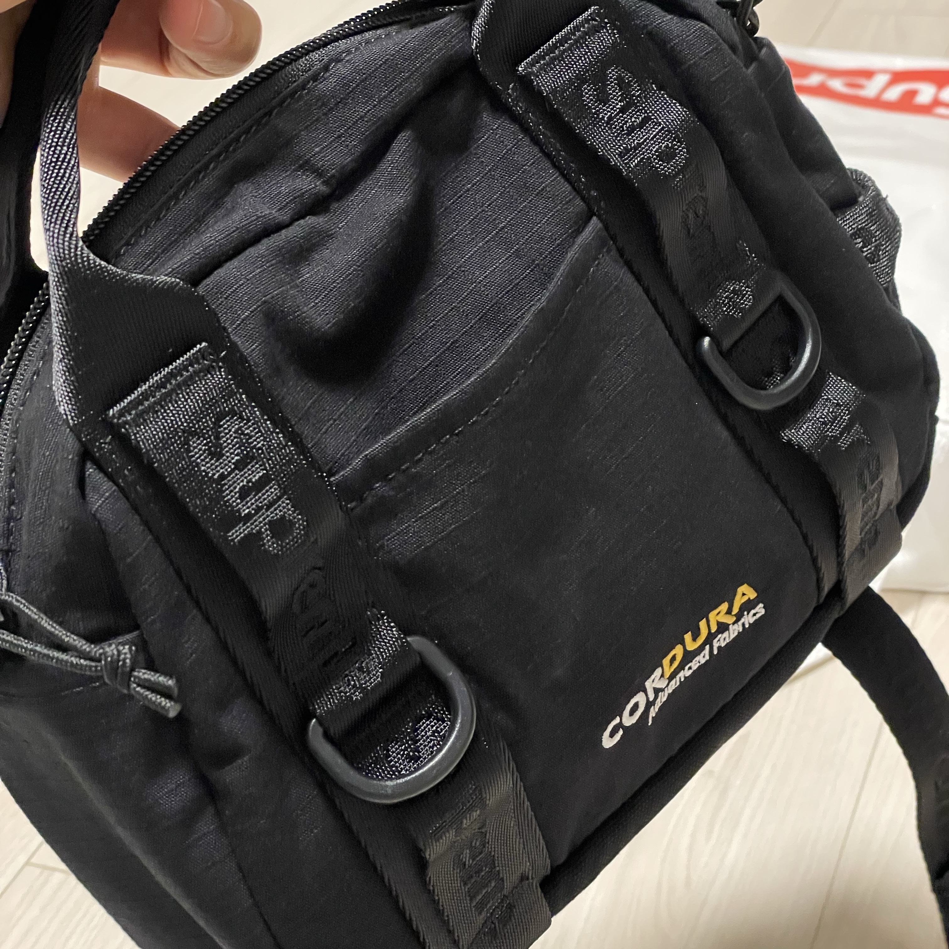 Supreme Mini Duffle Bag Black - 26SS 착용 스타일 - 4