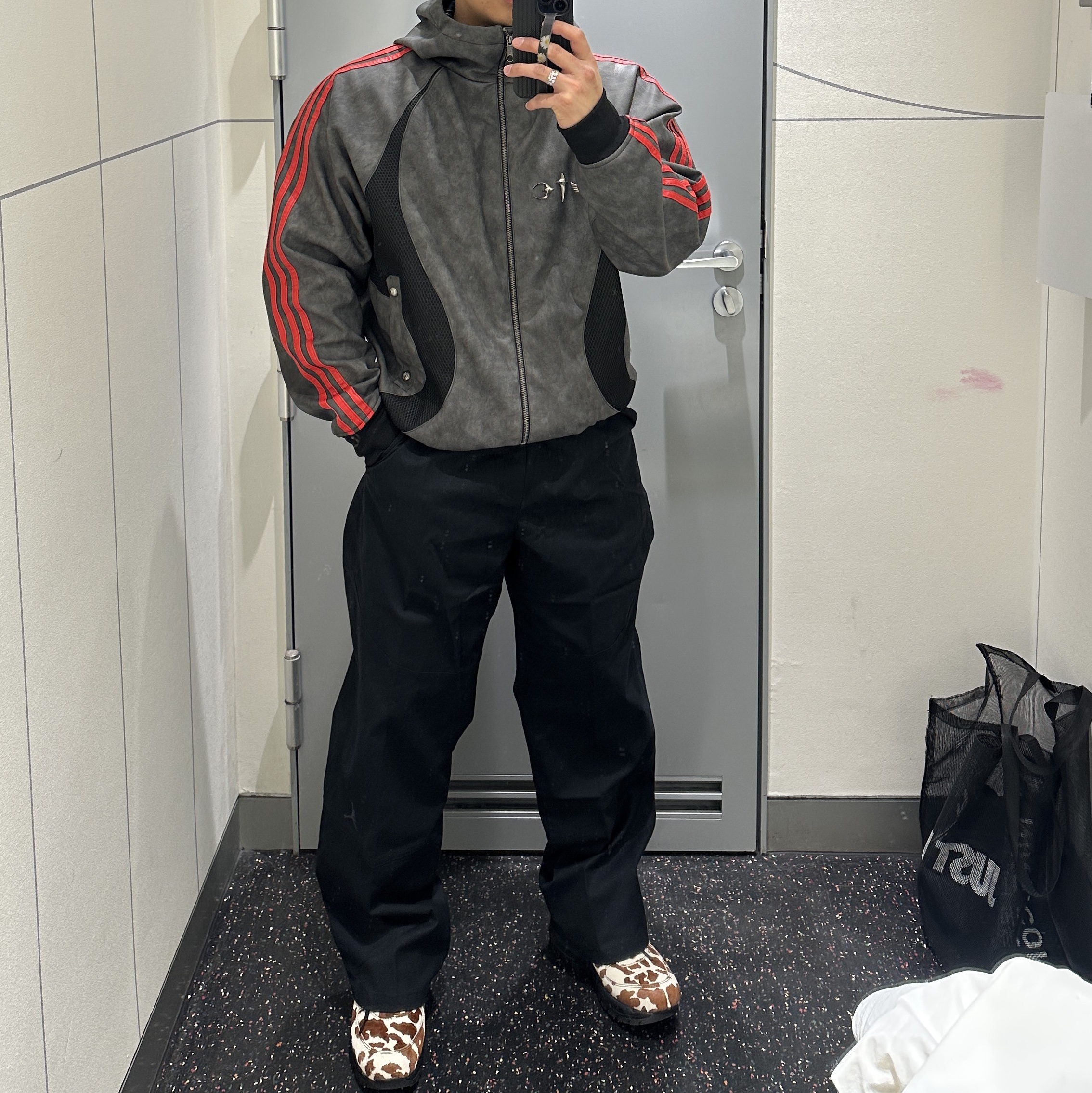 Nike Air Max Goadome QS Sail and Cacao Wow, Adidas x Thug Club Teamgeist Faux Leather Jacket Black Antique Silver - US Sizing 착용 스타일 - 2