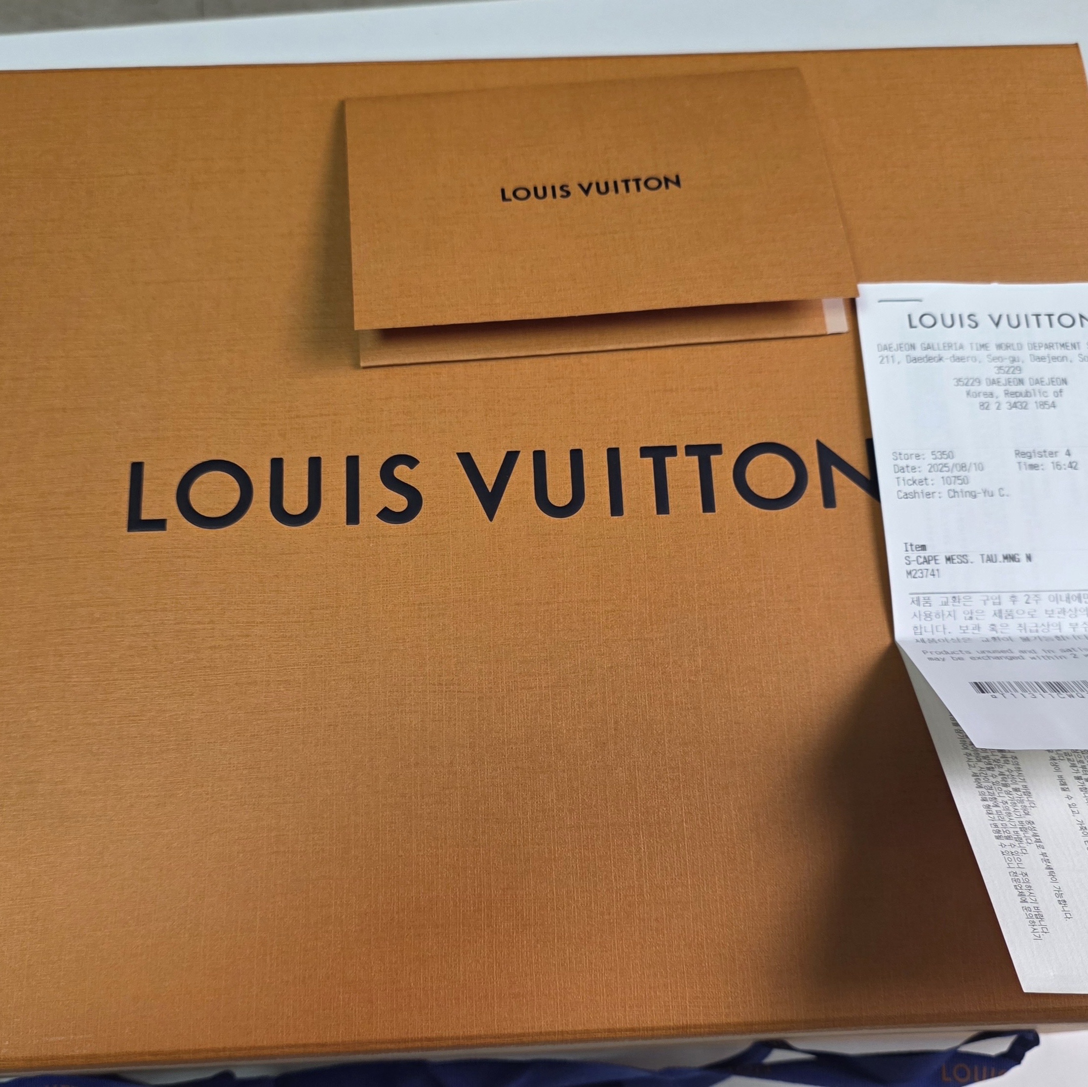 Louis Vuitton S-Cape Massenger Taurillon Monogram Black 착용 스타일 - 7