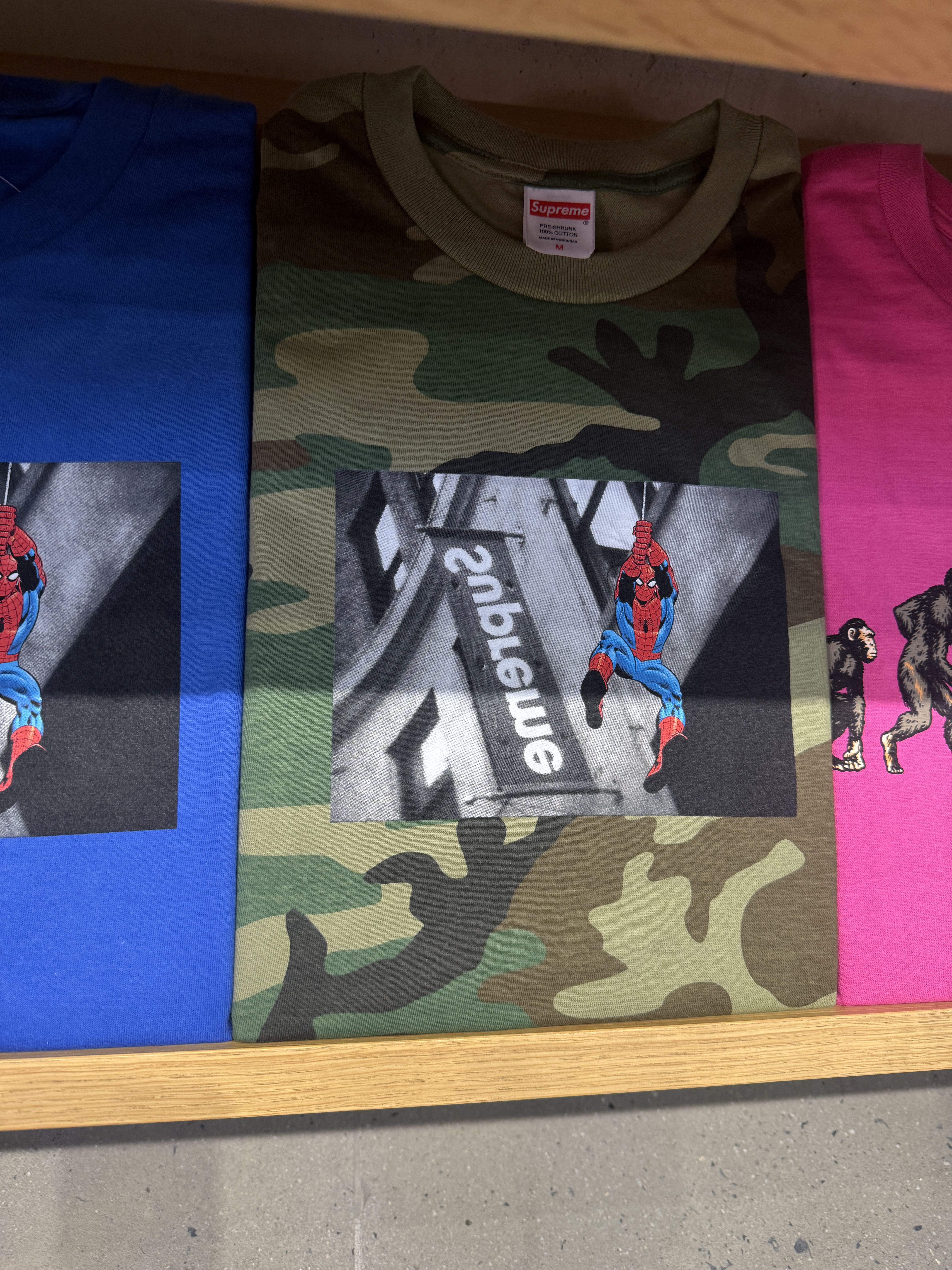 Supreme x Spider-Man T-Shirt Woodland Camo - 26SS 착용 스타일