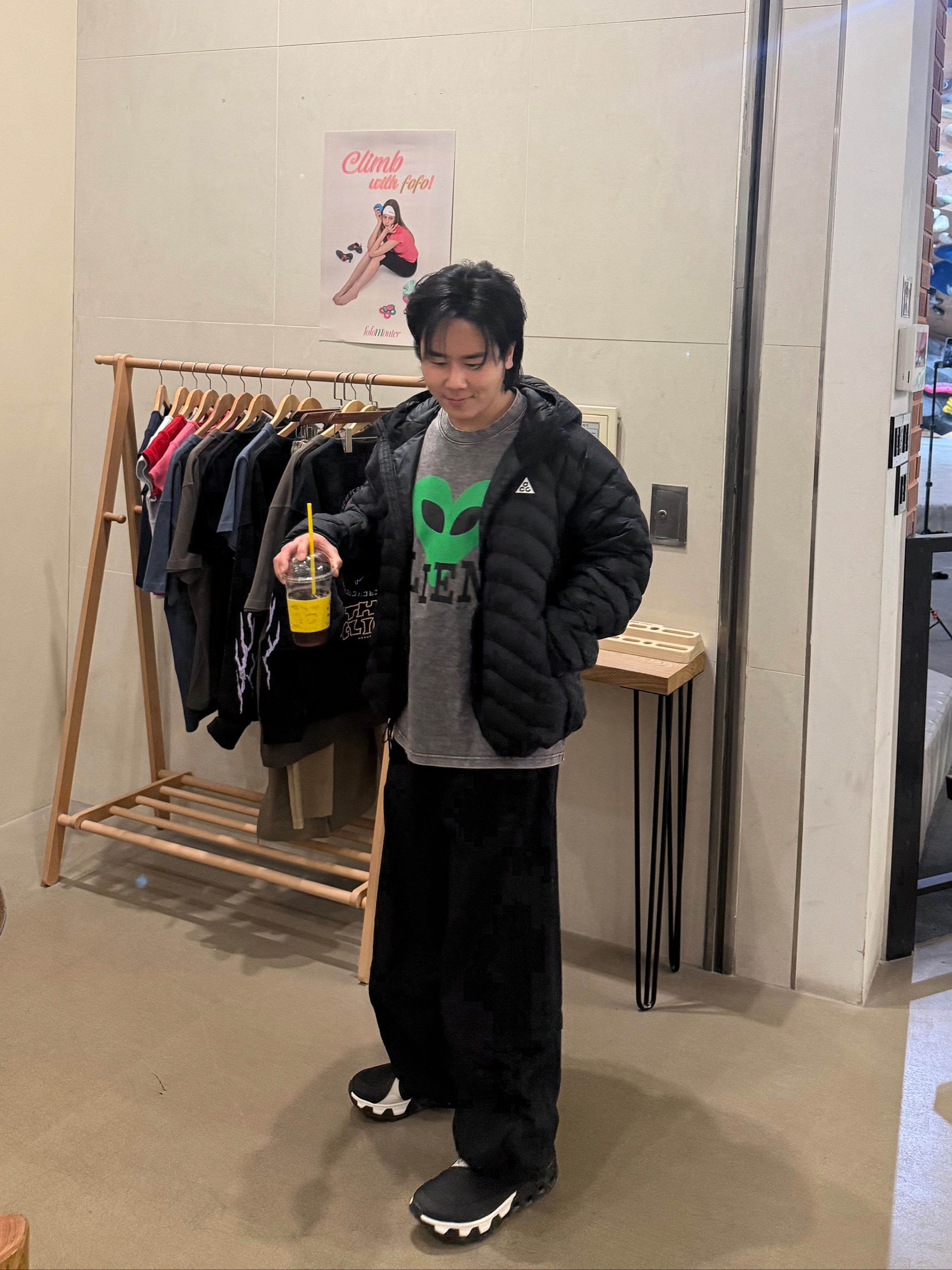 On Running x Post Archive Faction (Paf) Cloudmonster Hyper Black, Nike ACG Lava Flow Therma-Fit ADV Jacket Black Summit White - Asia 착용 스타일 - 1