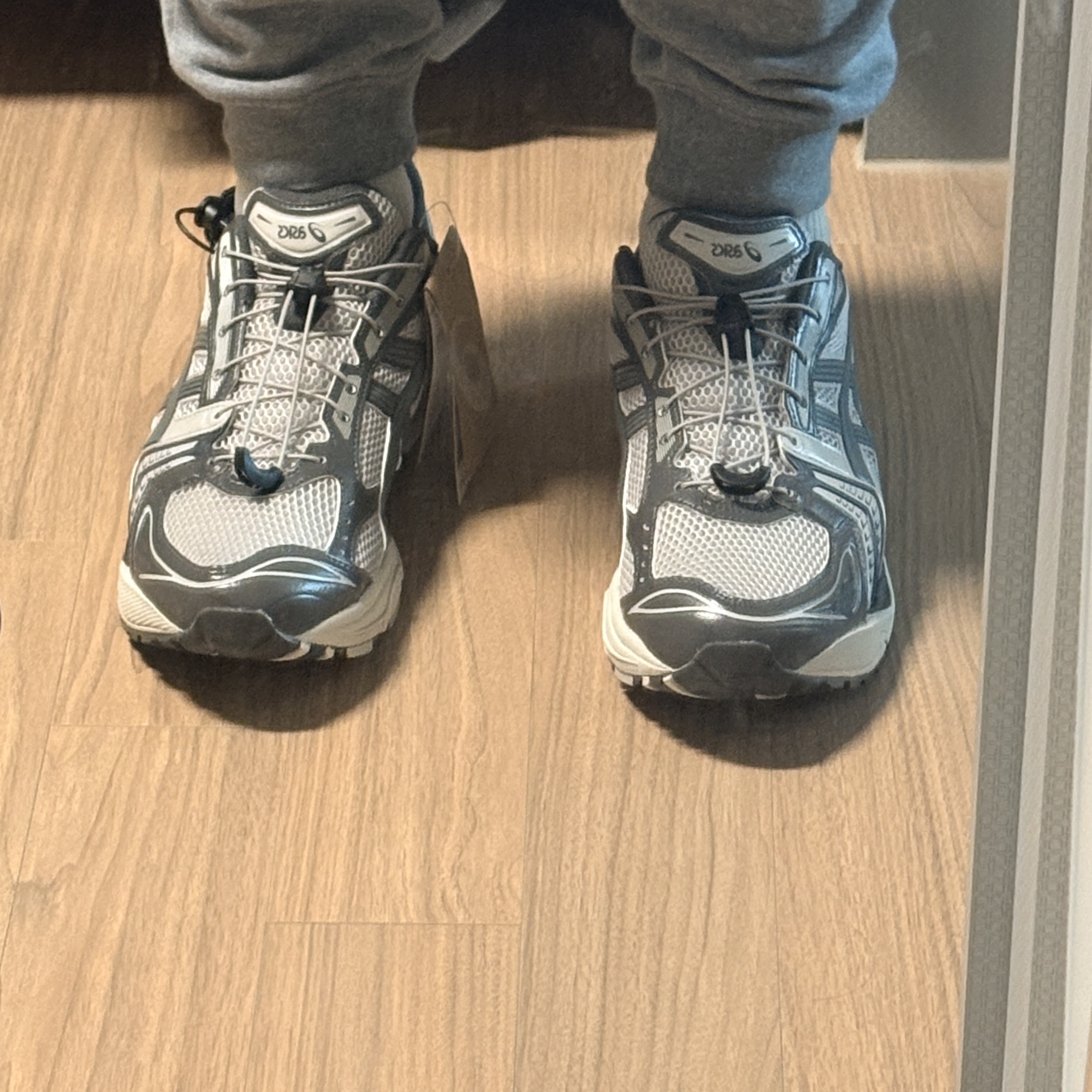 Asics Unlimited Gel-Kayano 14 Oyster Grey Clay Grey 착용 스타일 - 3