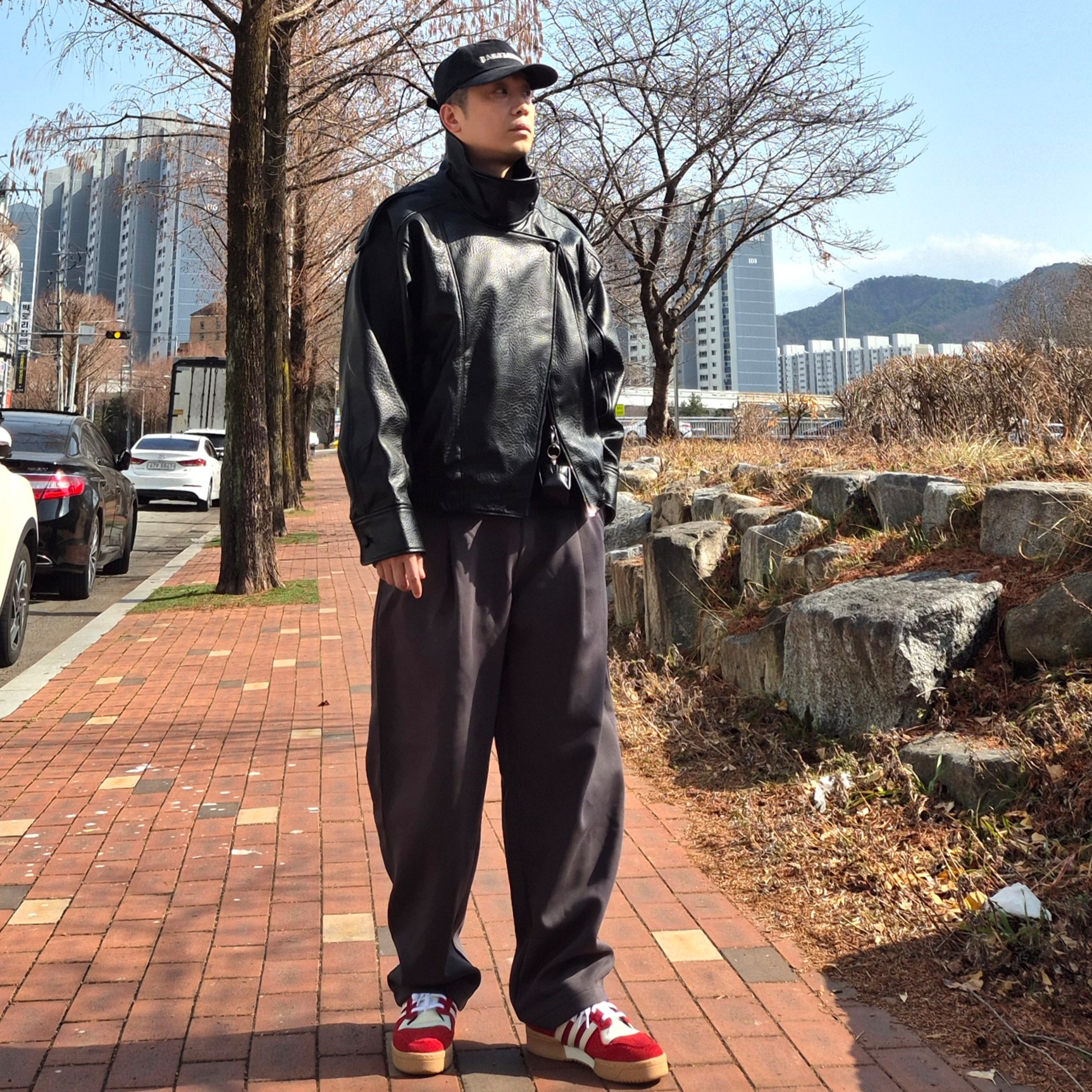 Zara Faux Leather Jacket Black, Adidas Rivalry Low Cloud White Team Power Red 착용 스타일 - 4
