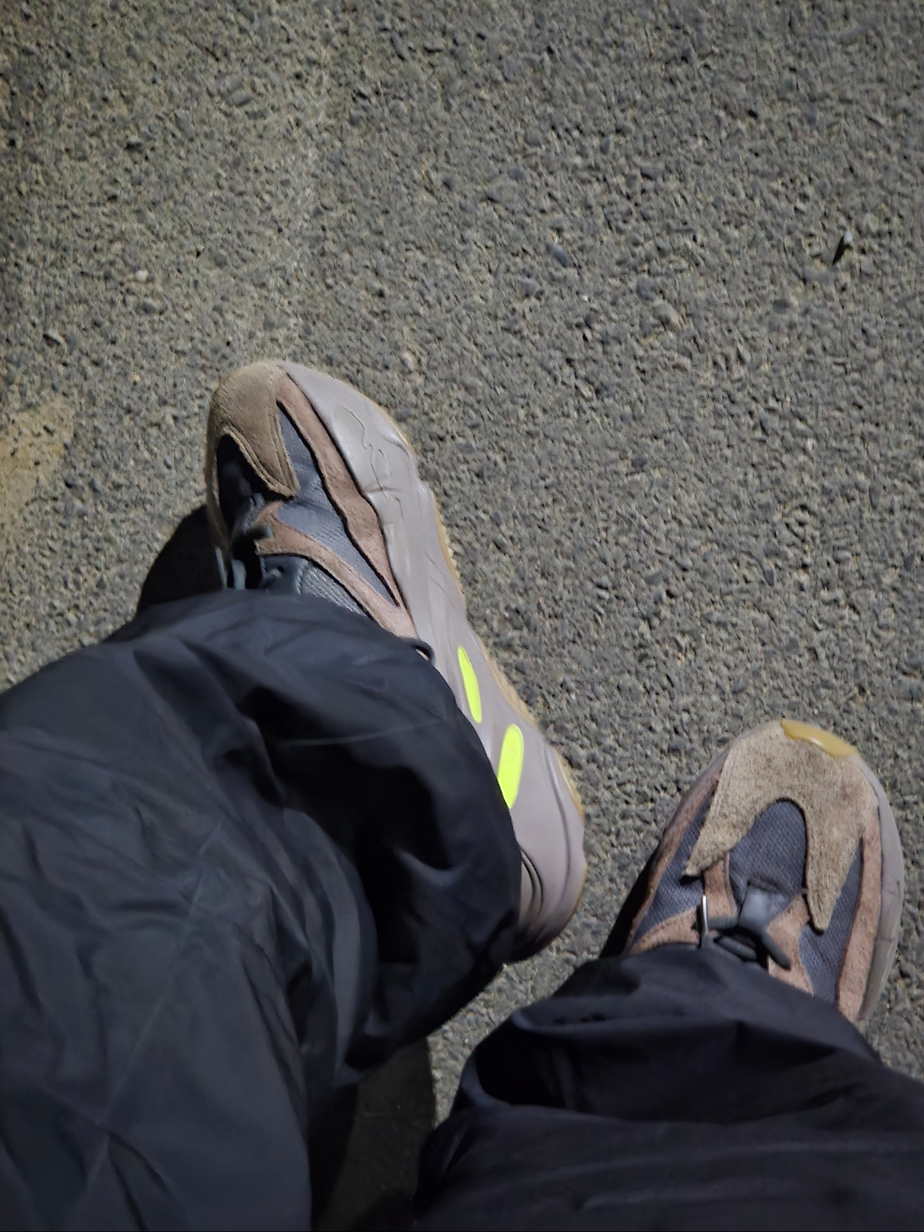 Adidas Yeezy Boost 700 Mauve 착용 스타일