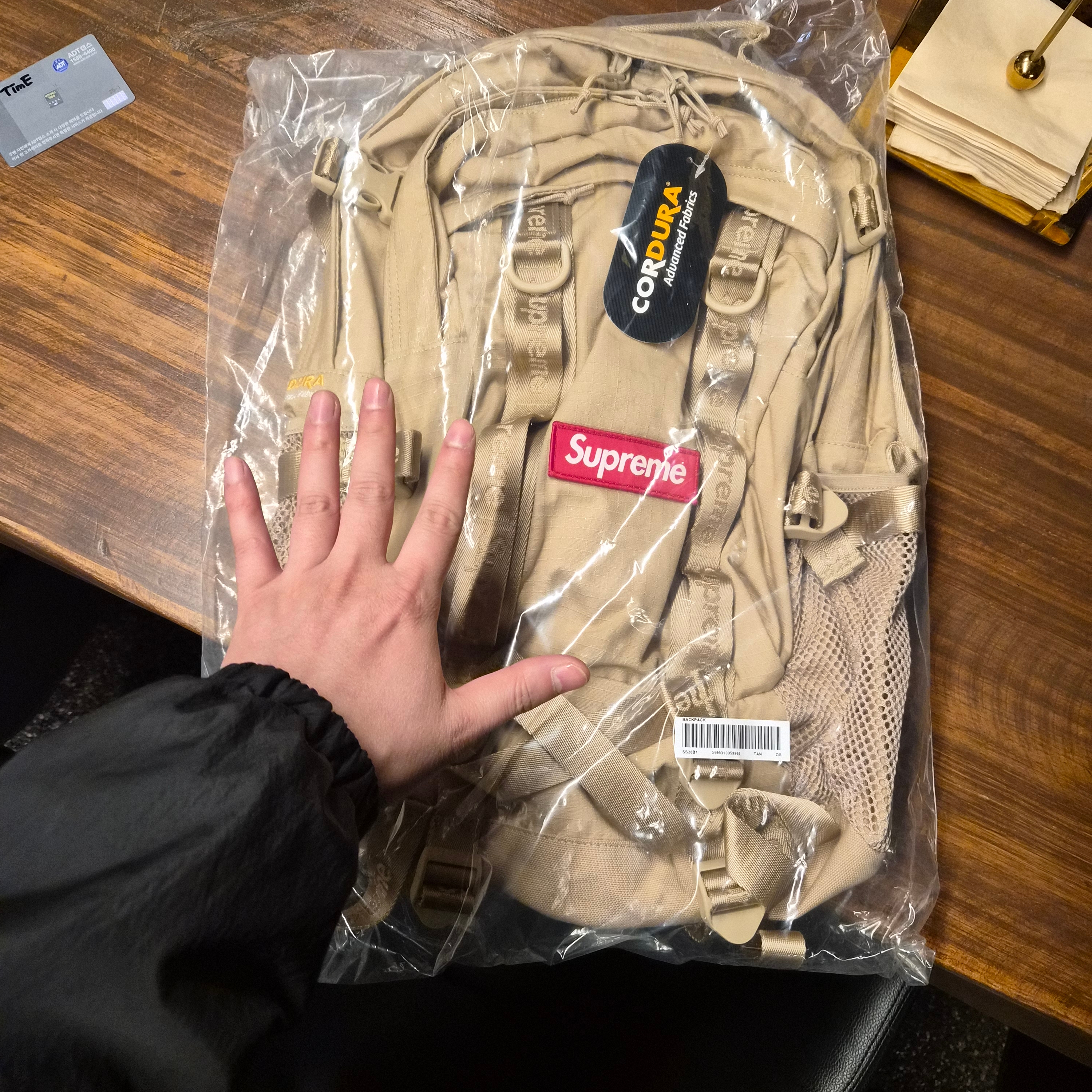 Supreme Backpack Tan - 26SS 착용 스타일