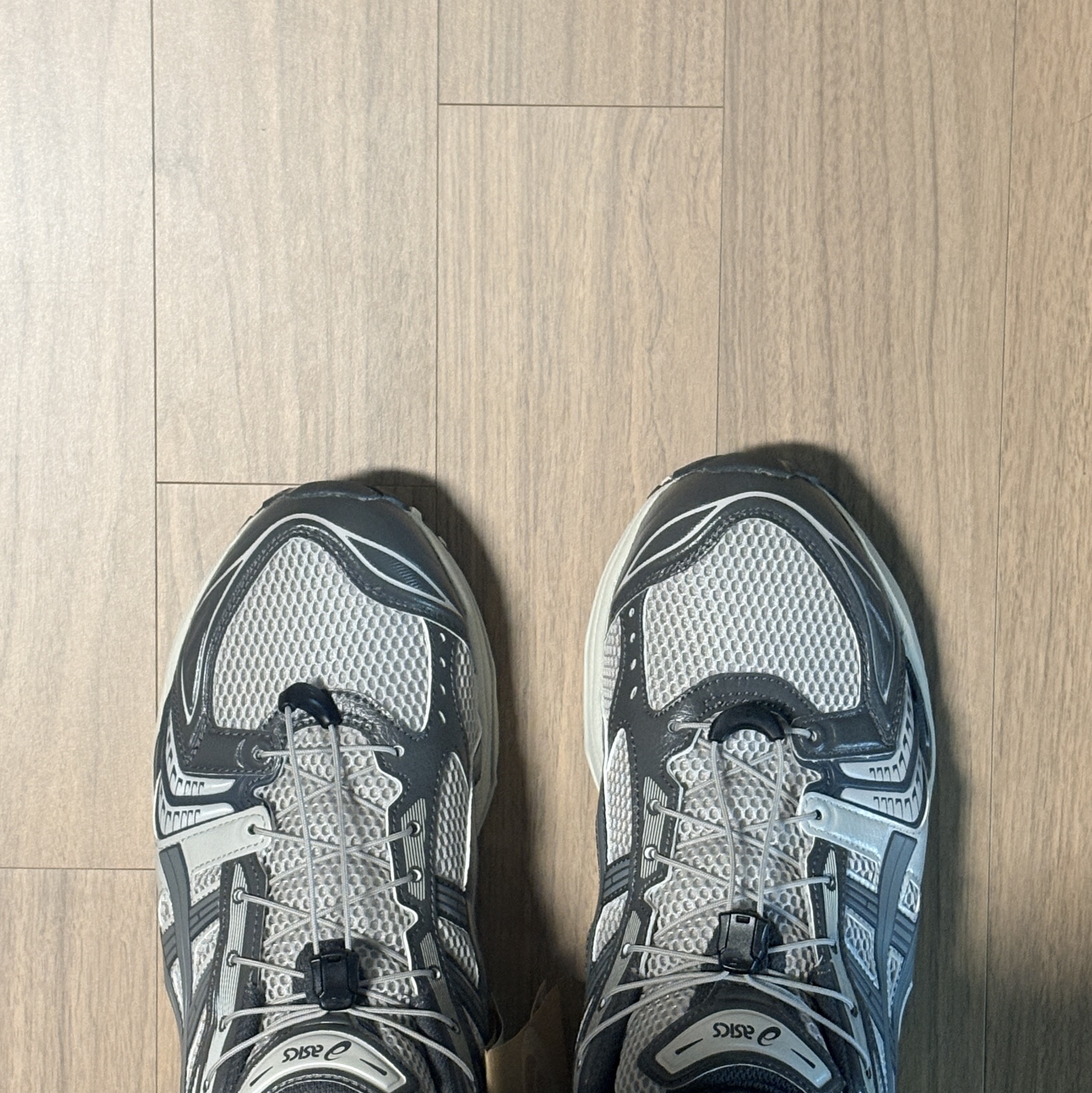 Asics Unlimited Gel-Kayano 14 Oyster Grey Clay Grey 착용 스타일 - 4