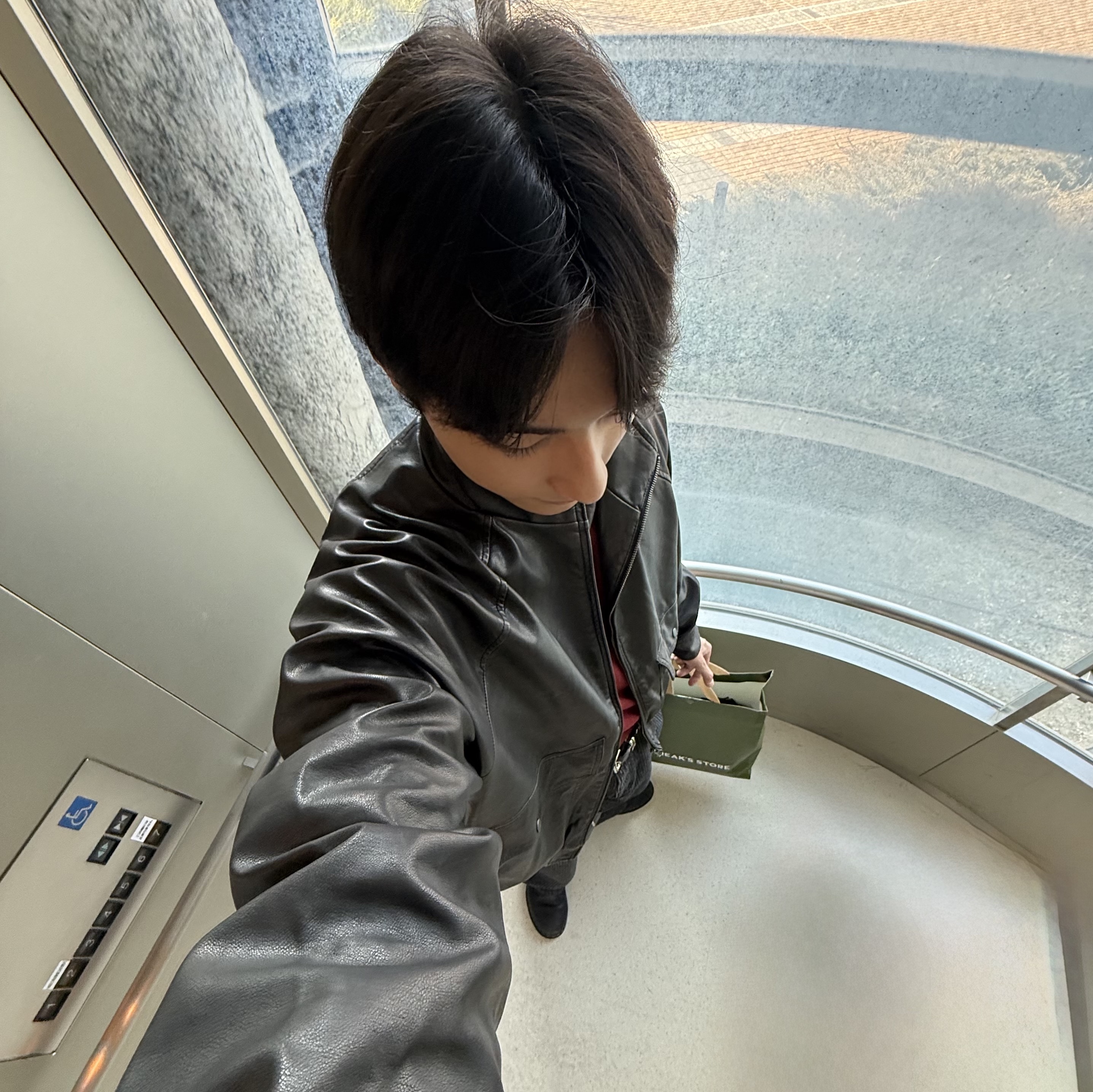 Arc'teryx Beta Jacket Black, Converse One Star Ox HanByeol Black 착용 스타일 - 3