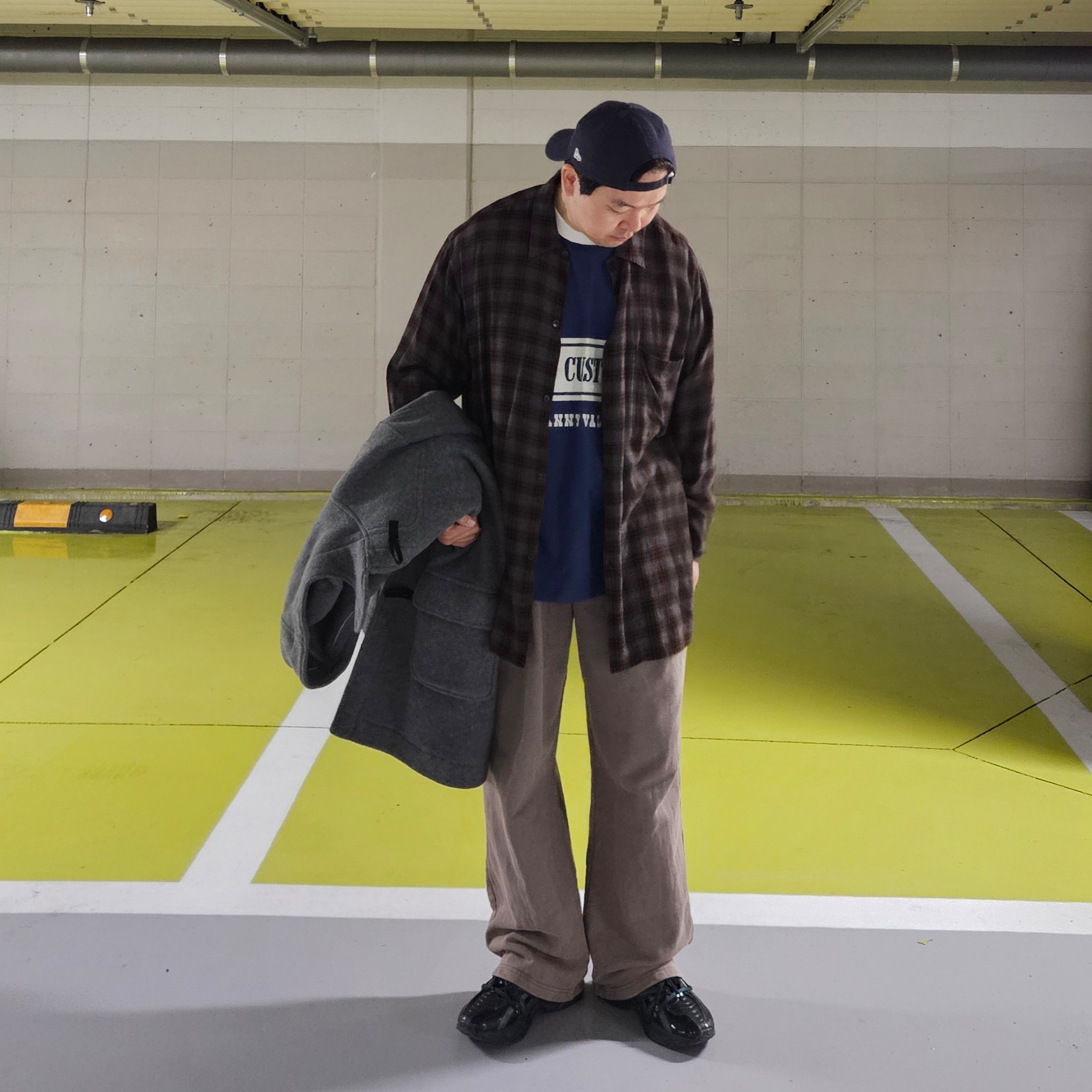 New Era x MoMA New York Yankees Cap Navy, Comoli Rayon Open Collar Shirt Check - 24SS 착용 스타일 - 1