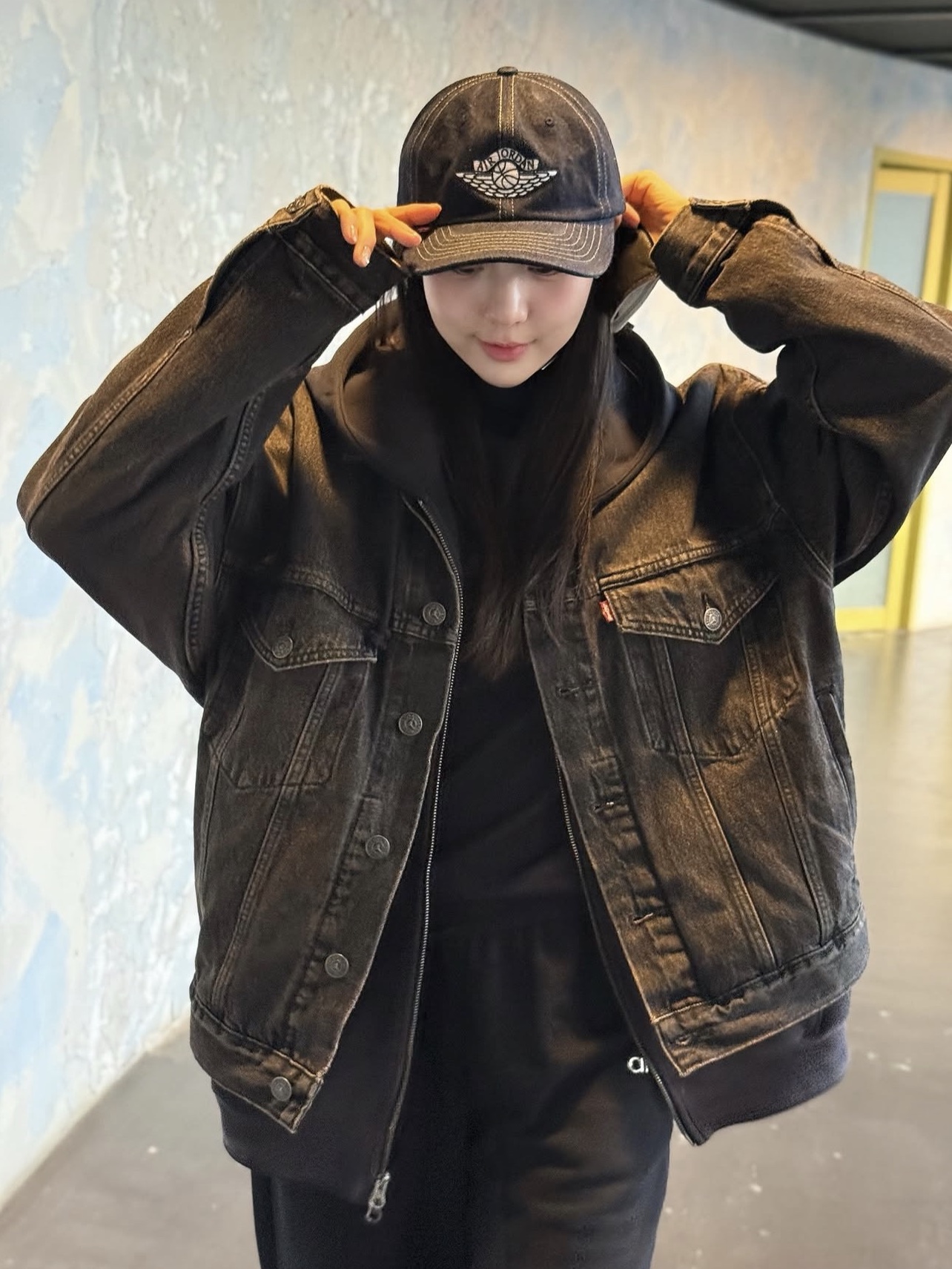Levi's x Jordan Type III Trucker Black 착용 스타일 - 1