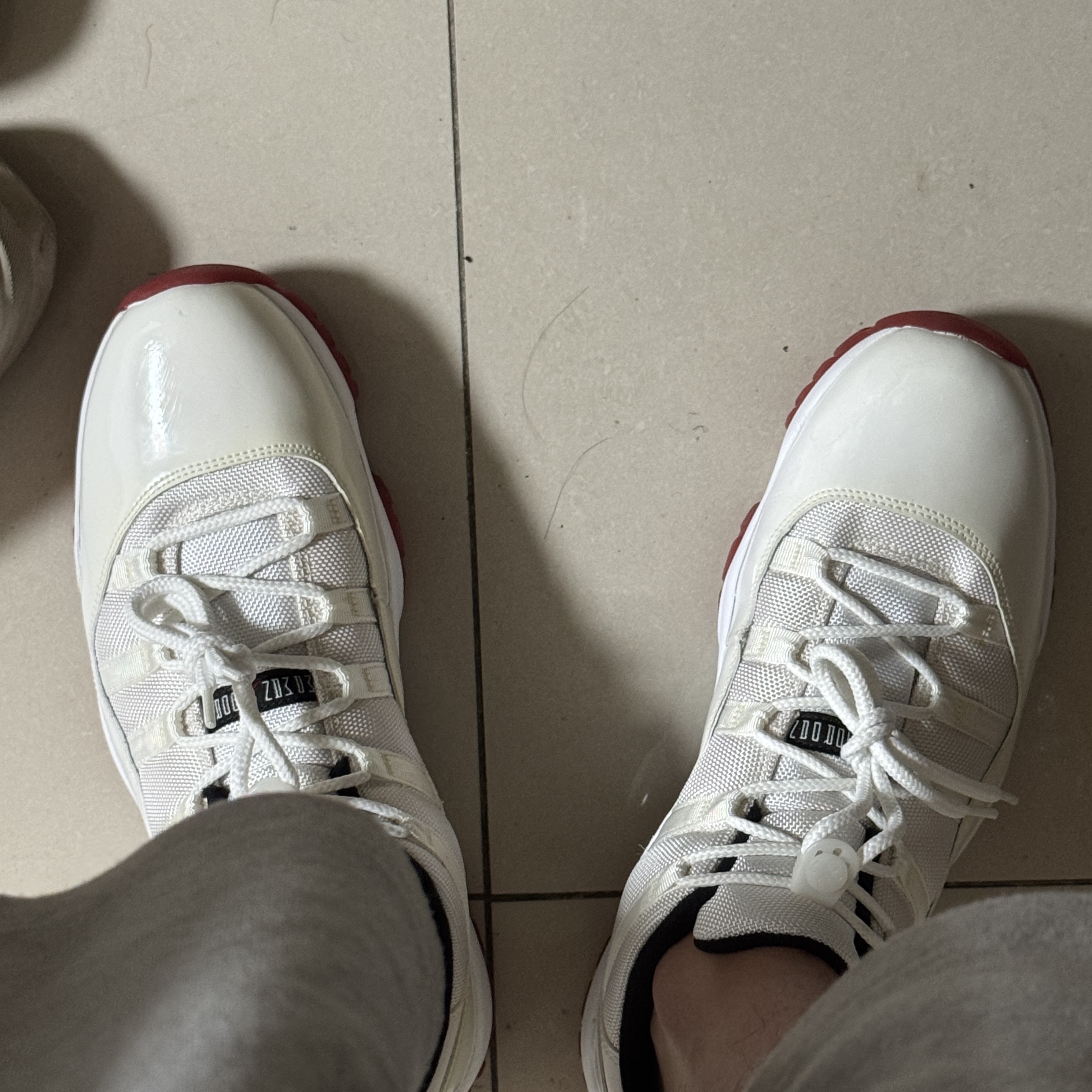 Jordan 11 Retro Low White Red 2012 착용 스타일