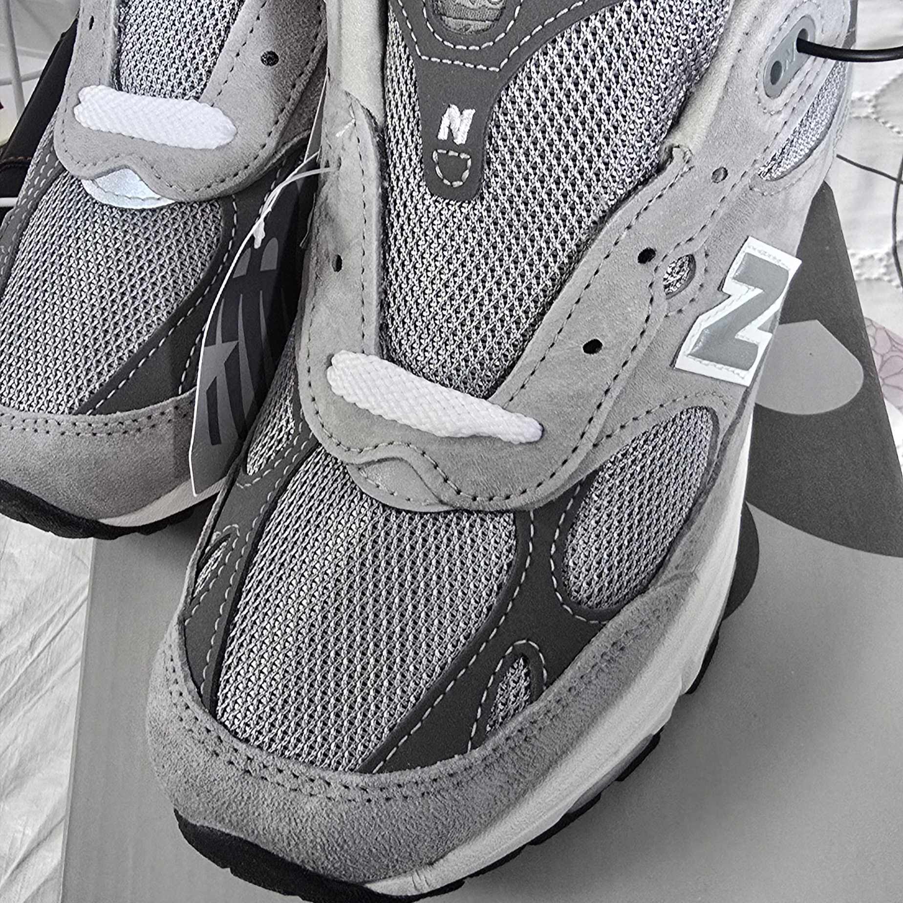 (W) New Balance 993 Made in USA Grey - B Standard 착용 스타일 - 2