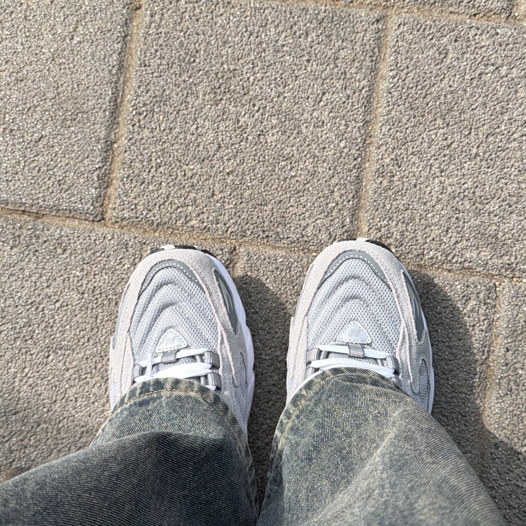 New Balance 725 Grey 착용 스타일 - 1