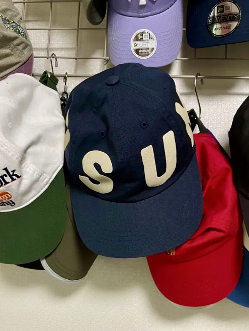 [더블적립] sunlovetour Capital Cap Navy 착용 스타일 - 1