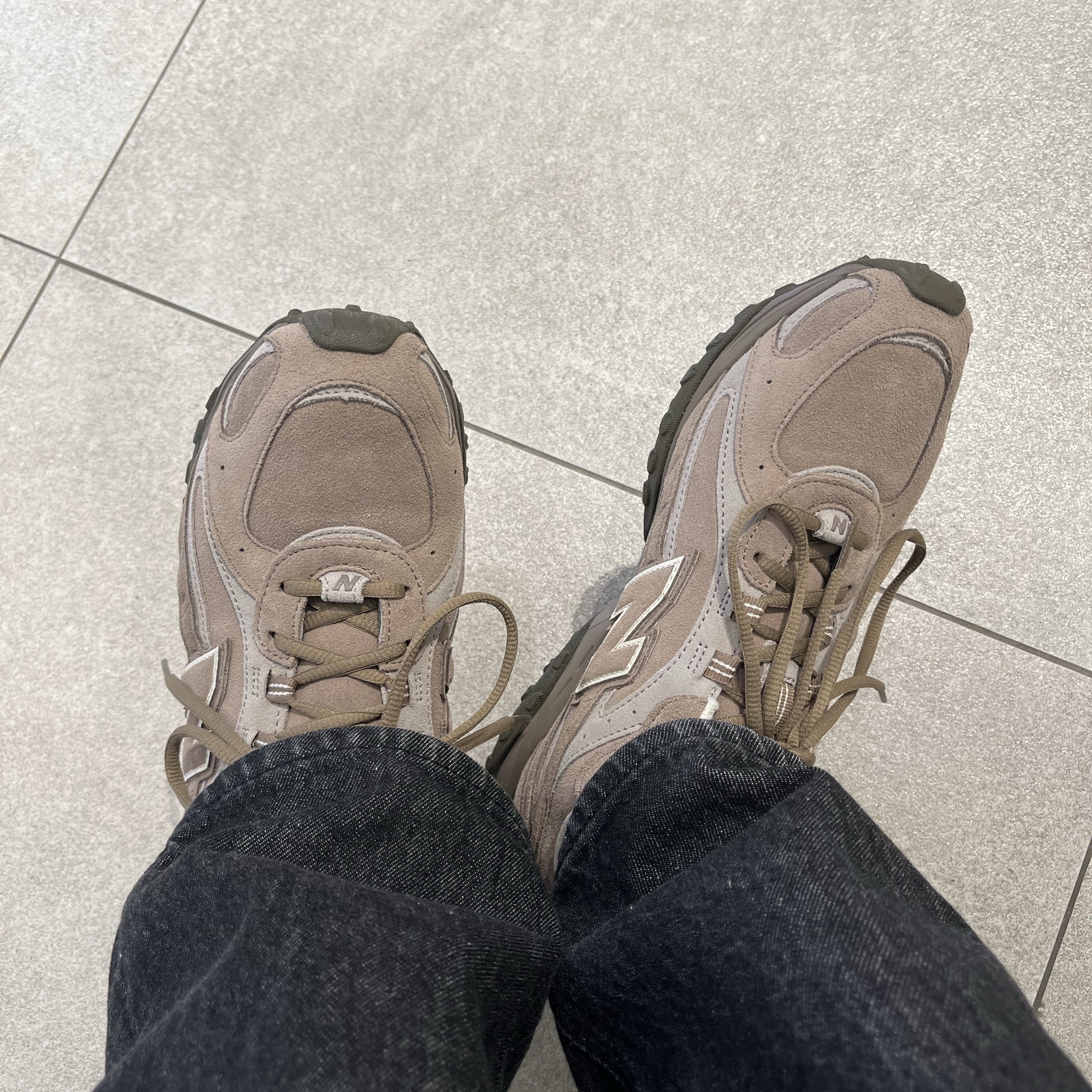New Balance 204L Suede Mushroom Arid Stone 착용 스타일