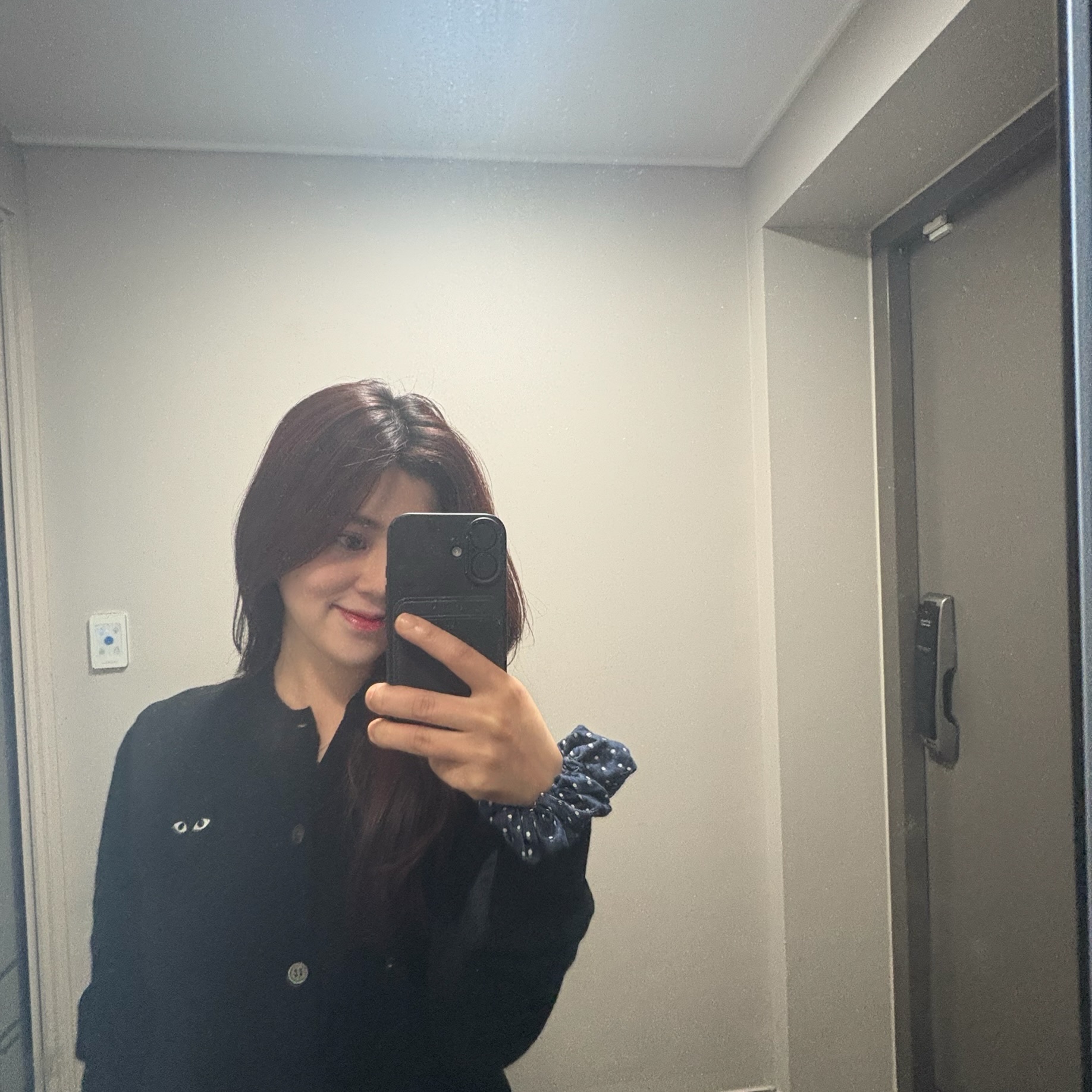 Play Comme des Garcons Black Heart Knit Cardigan Black 착용 스타일 - 1