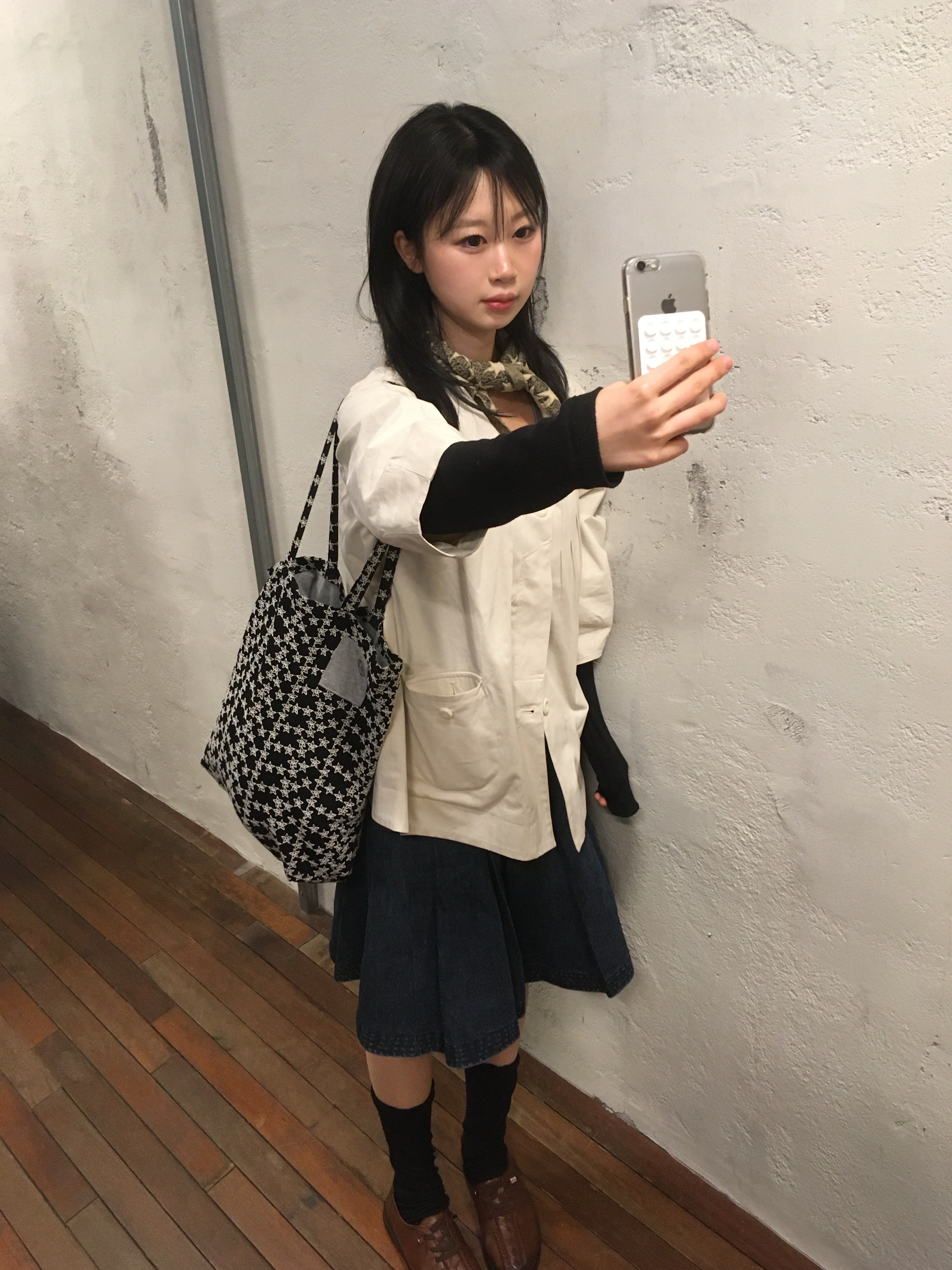 COYSEIO 038 Star Reversible Bag Black 착용 스타일 - 2