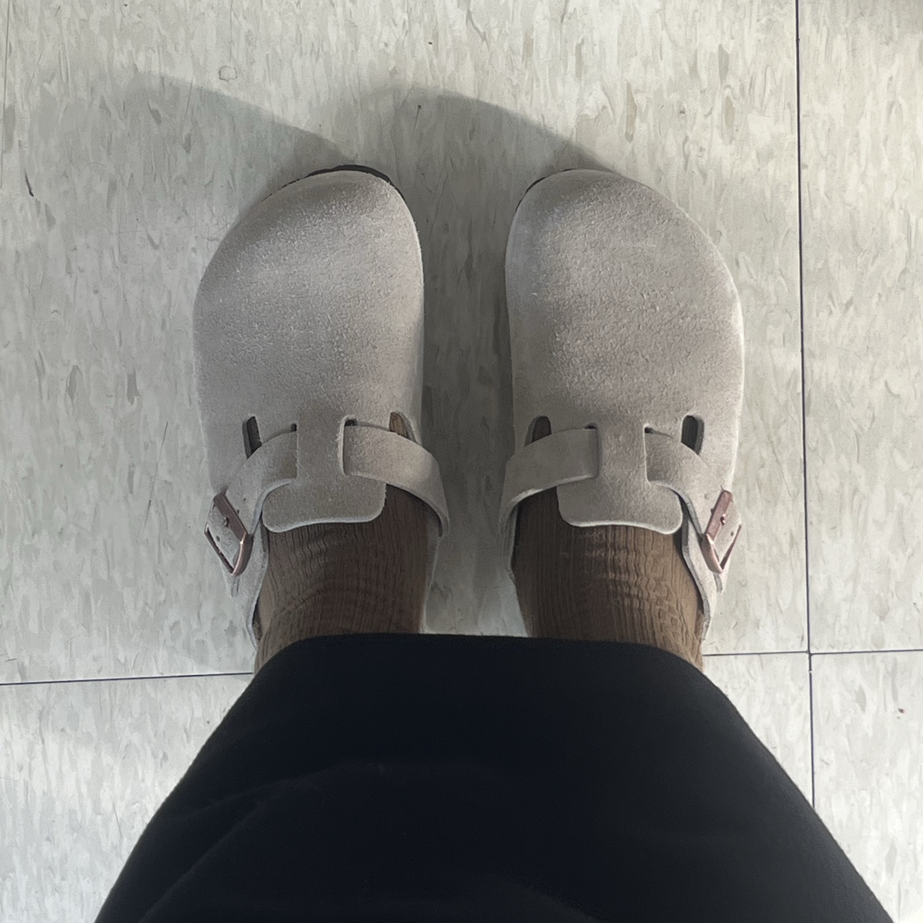 Birkenstock Boston Soft Footbed Taupe - Regular 착용 스타일