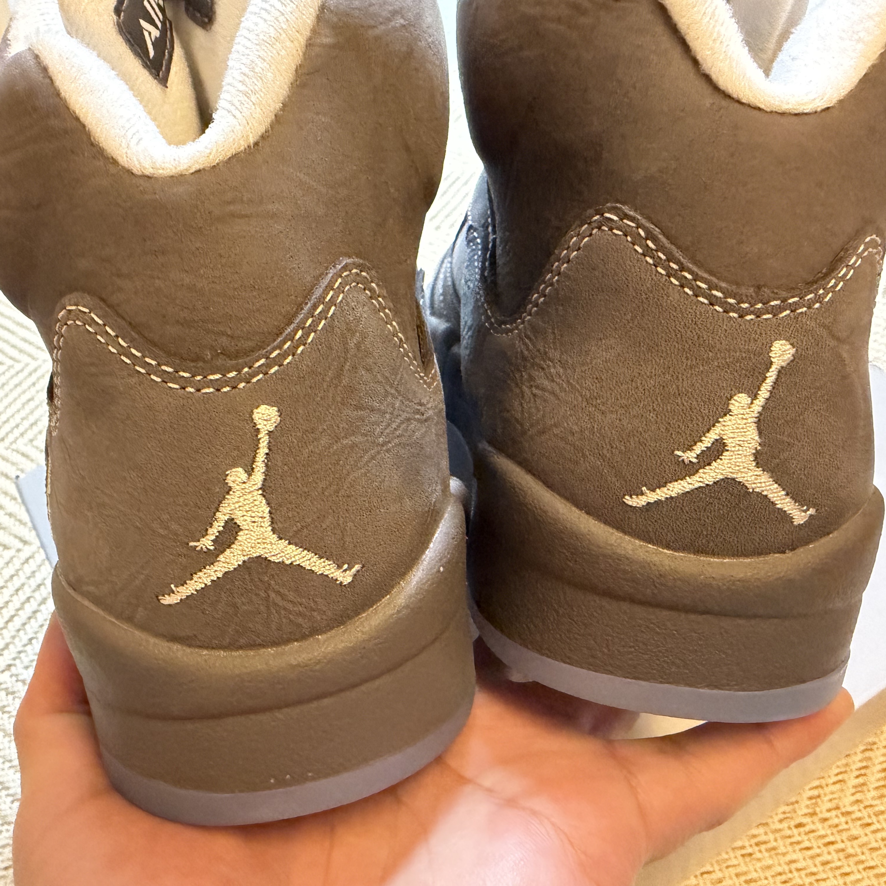Jordan 5 Retro Light Graphite and Wolf Grey 착용 스타일 - 5