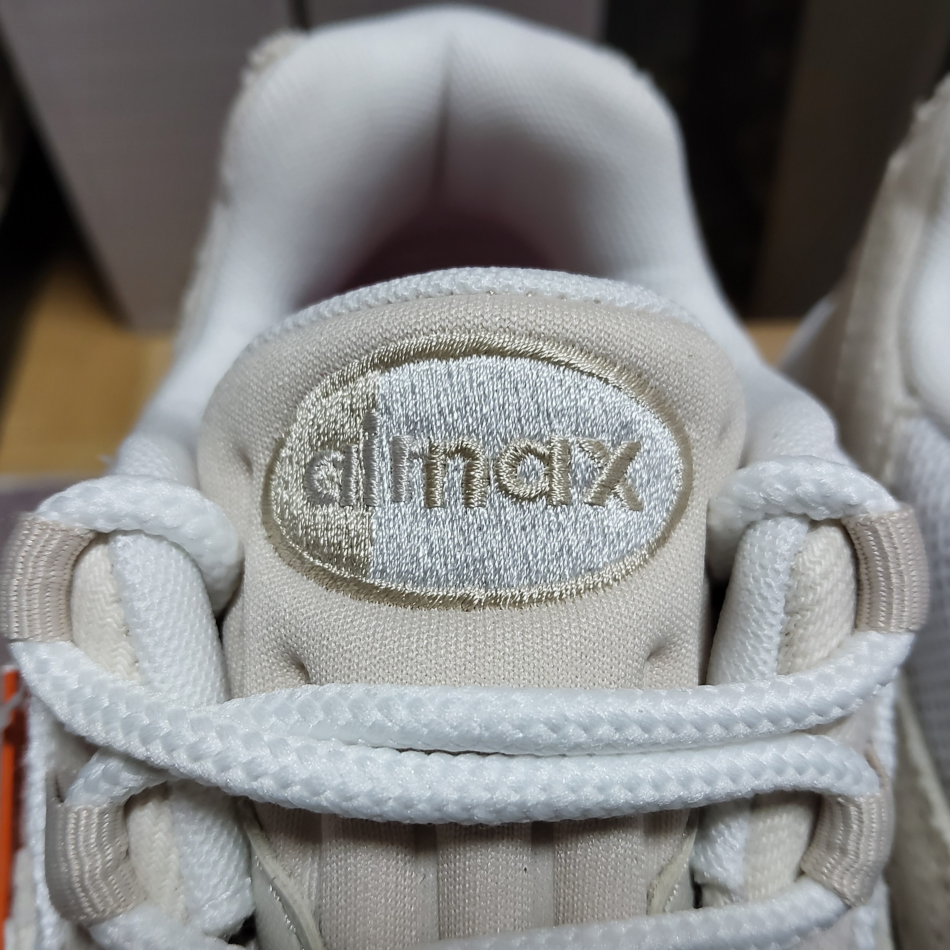 Nike x Levi's Air Max 95 White and Ecru 착용 스타일 - 3