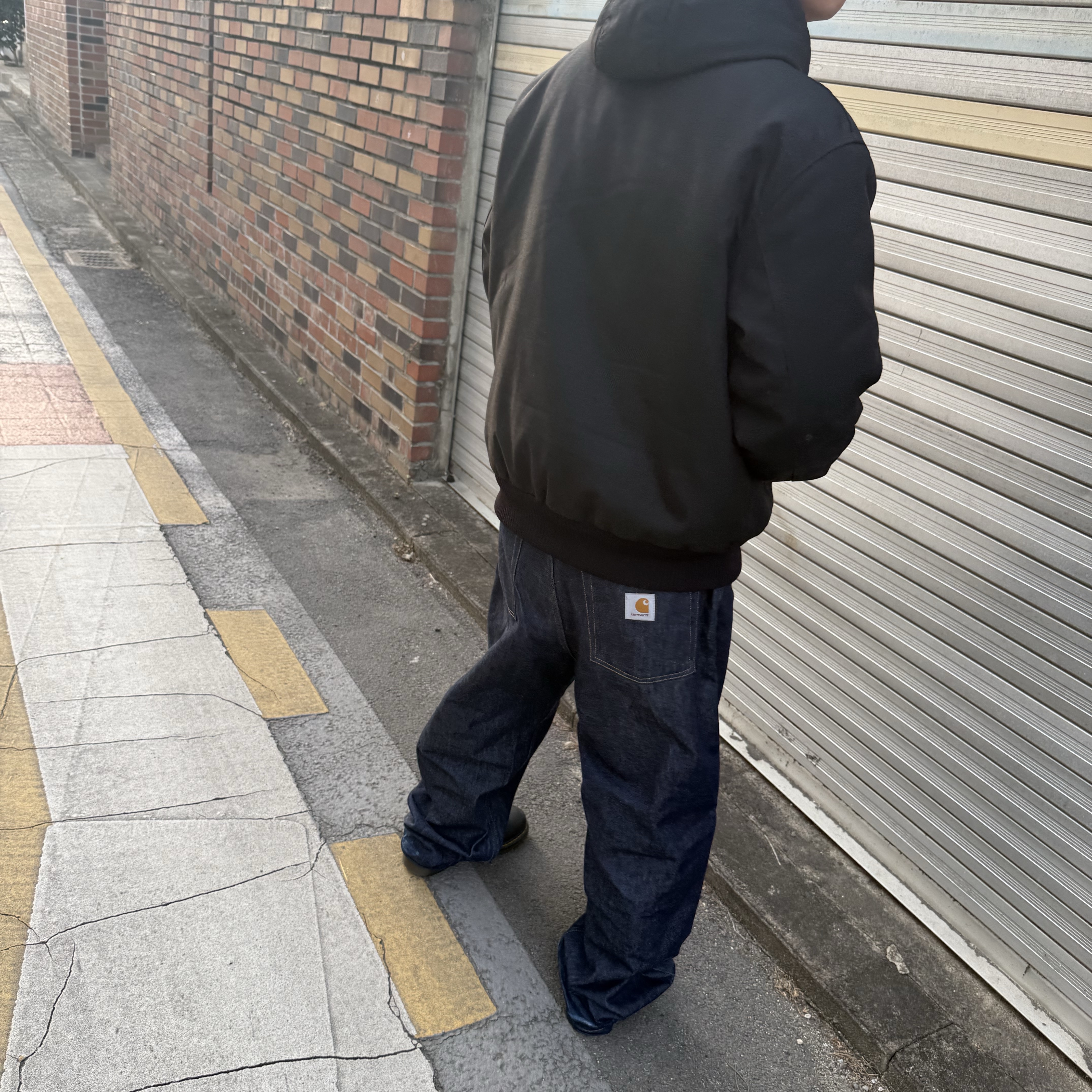 Carhartt WIP Brandon Pants Blue Rigid, Dr. Martens 1461 Smooth Black 착용 스타일 - 1