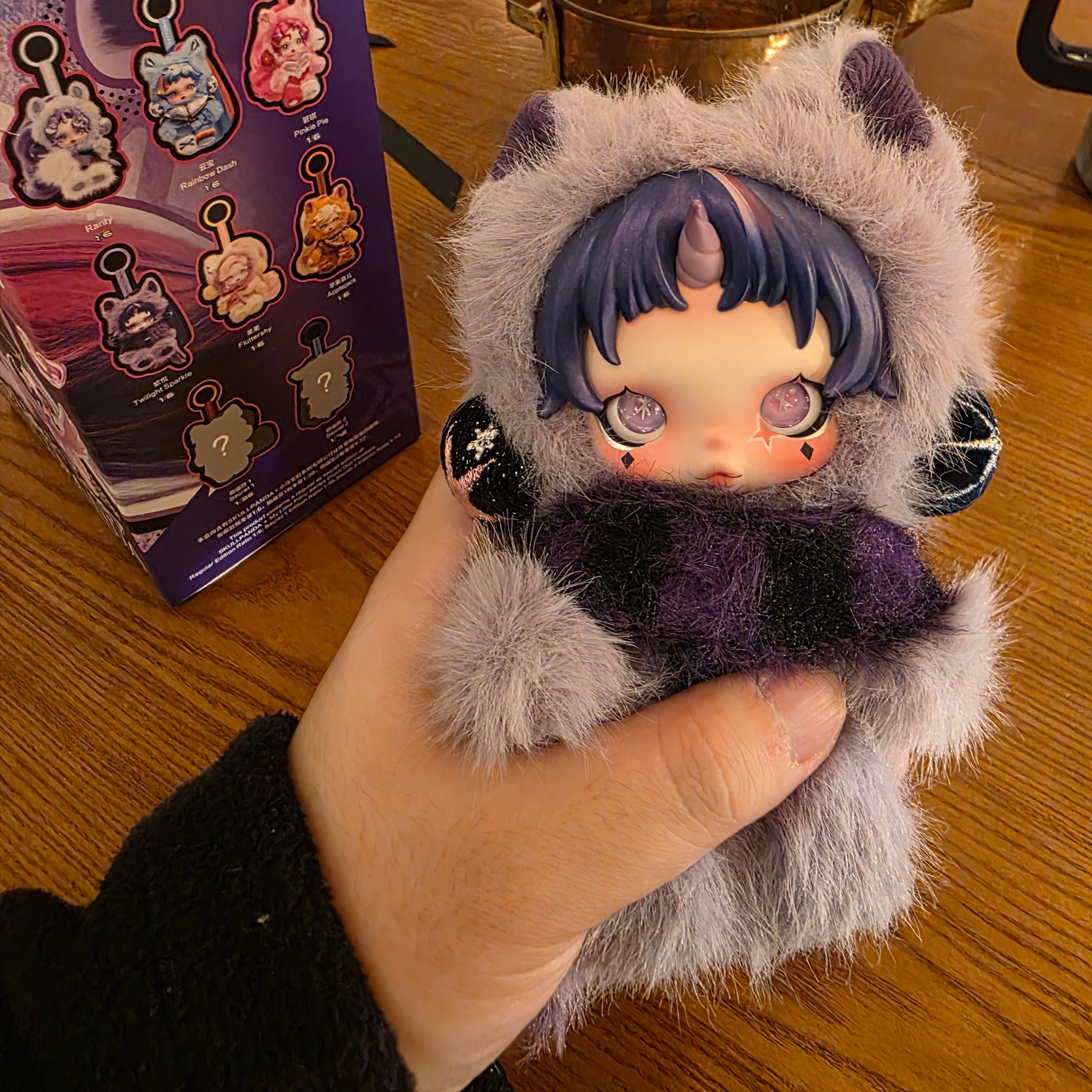 Pop Mart Skullpanda x My Little Pony Series Plush Doll Pendant Twilight Sparkle (Opened Case), Pop Mart Skullpanda x My Little Pony Series Plush Doll Pendant Sealed Case (1 Blind Box) 착용 스타일