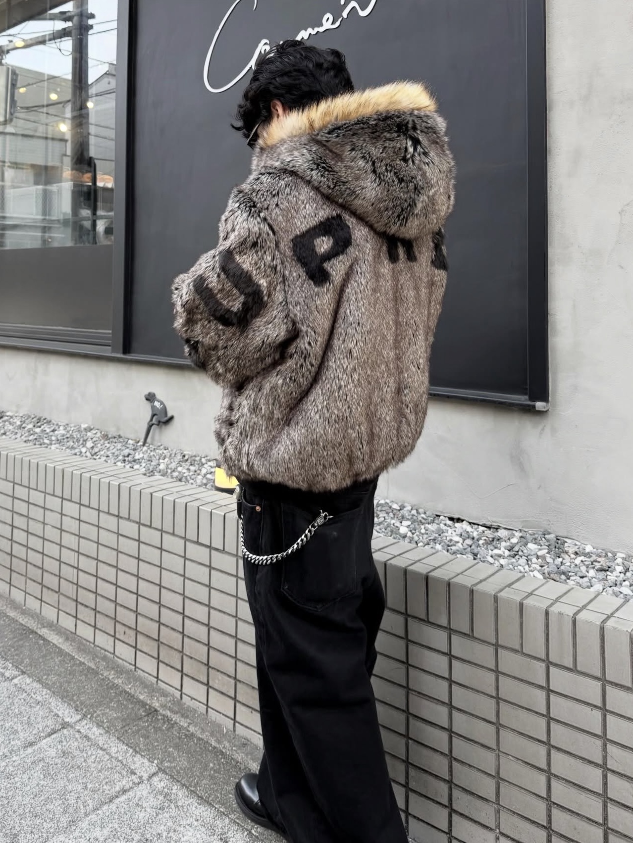Supreme Reversible Faux Fur Hooded Work Jacket Red - 26SS, Supreme Reversible Faux Fur Hooded Work Jacket Black - 26SS 착용 스타일 - 2