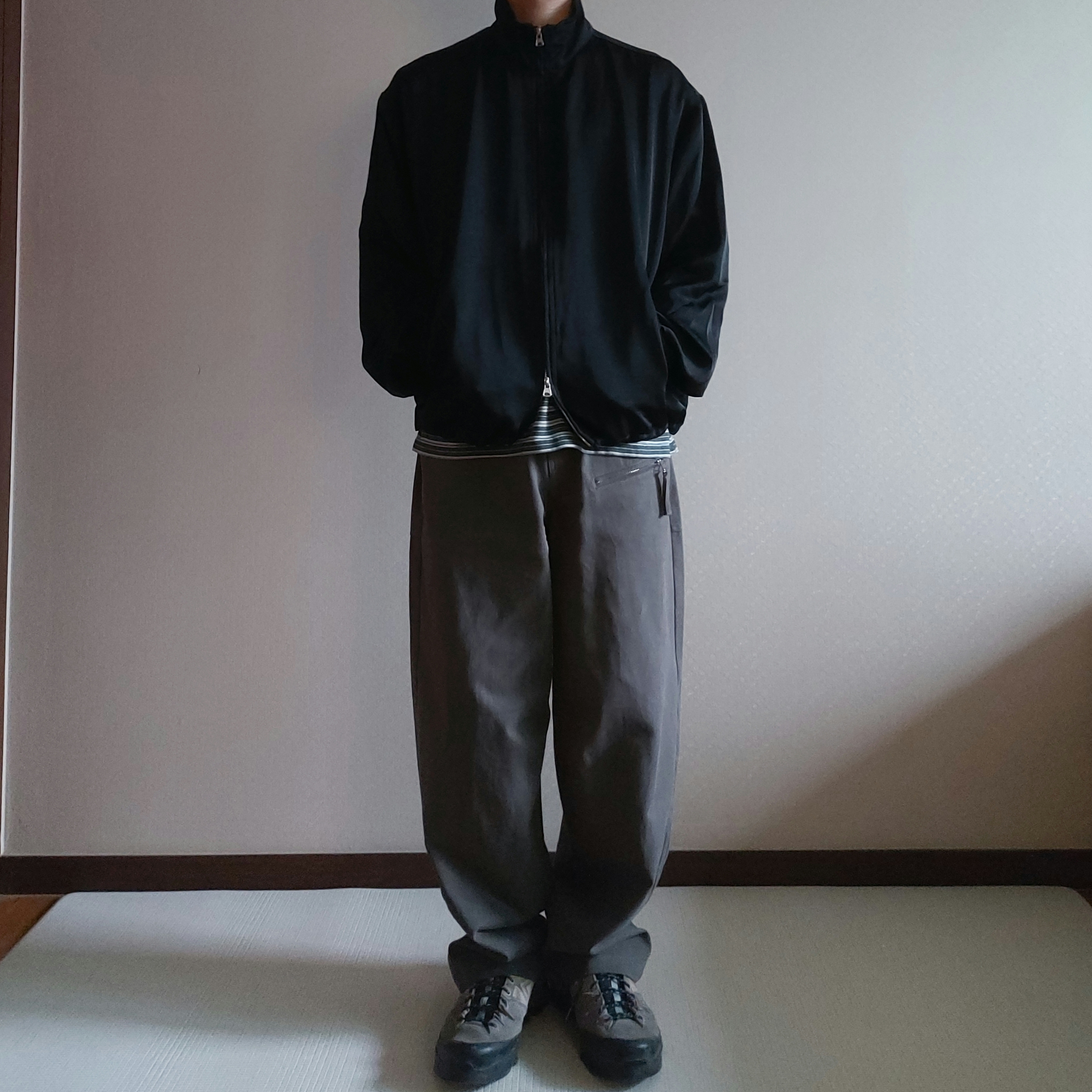 Salomon X-Alp LTR Pewter Vintage Khaki, Millo Archive Slant Cut Curved Pants Khaki Gray 착용 스타일 - 1
