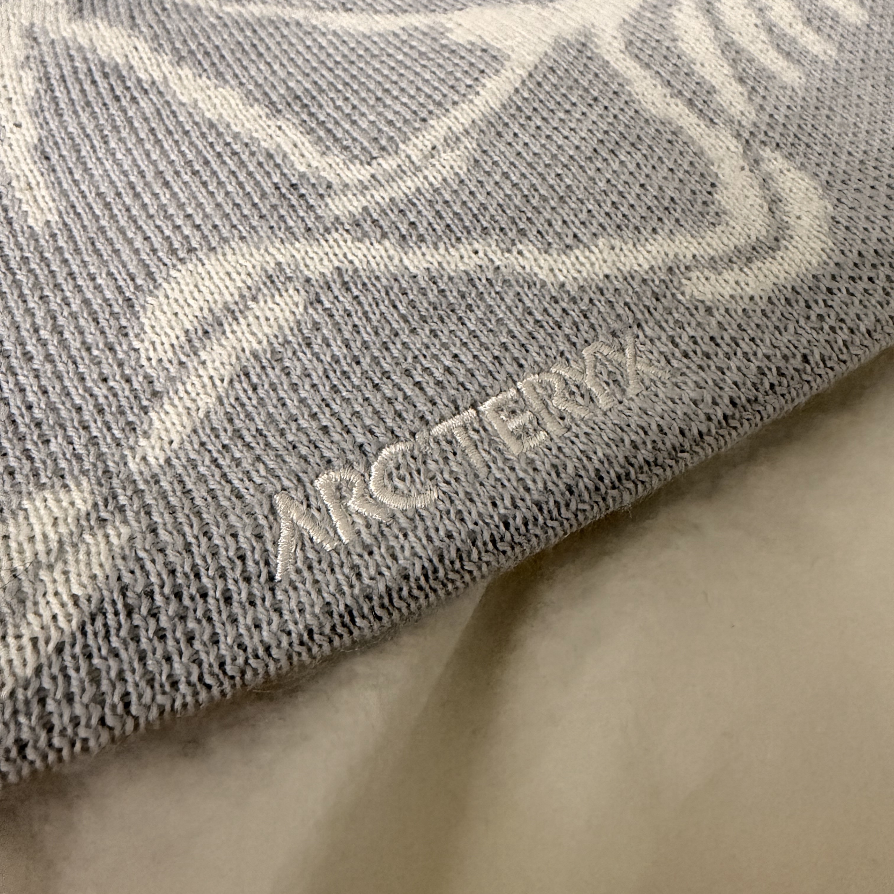 Arc'teryx Bird Head Toque Solitude Arctic Silk 착용 스타일
