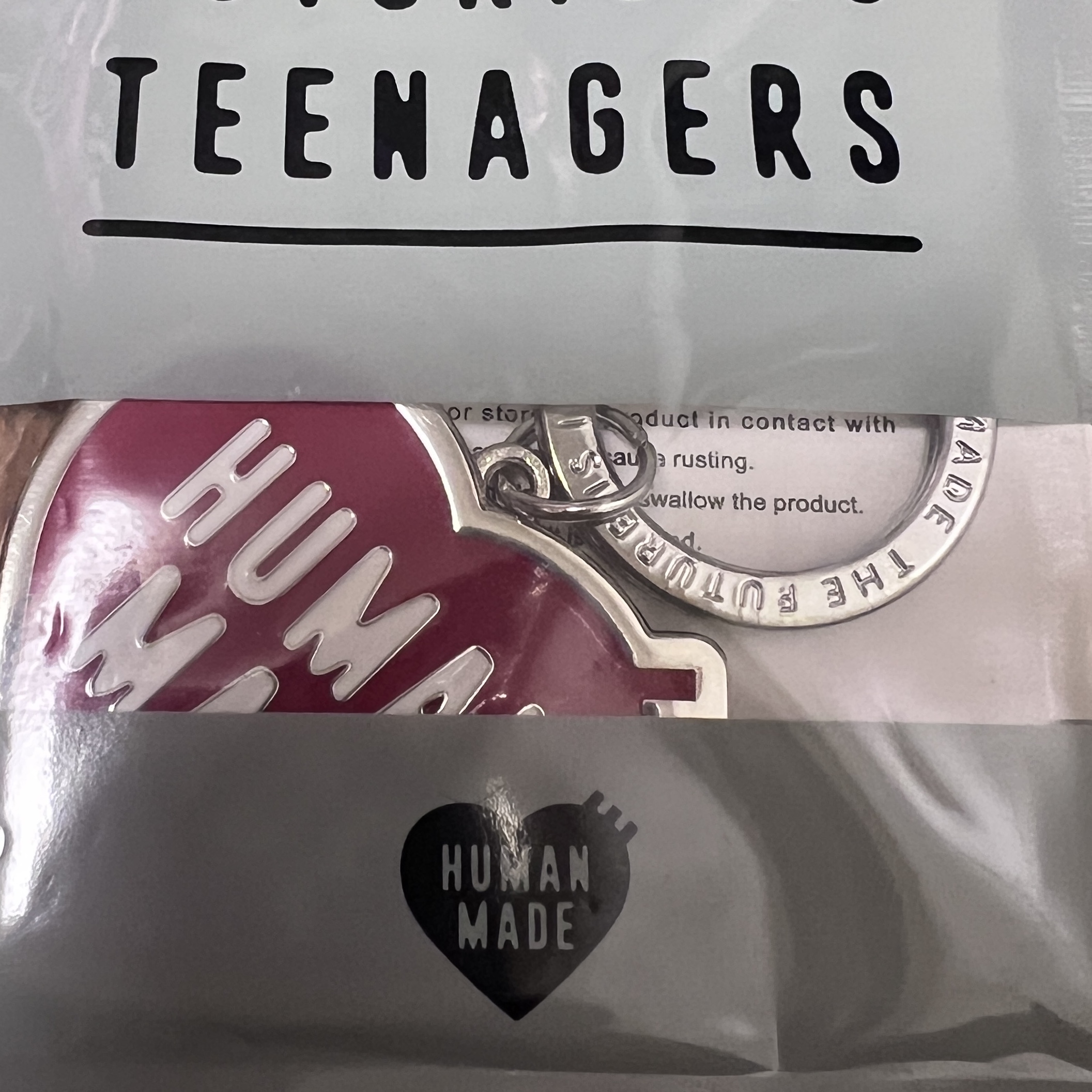 Human Made Heart Keyring Red 착용 스타일