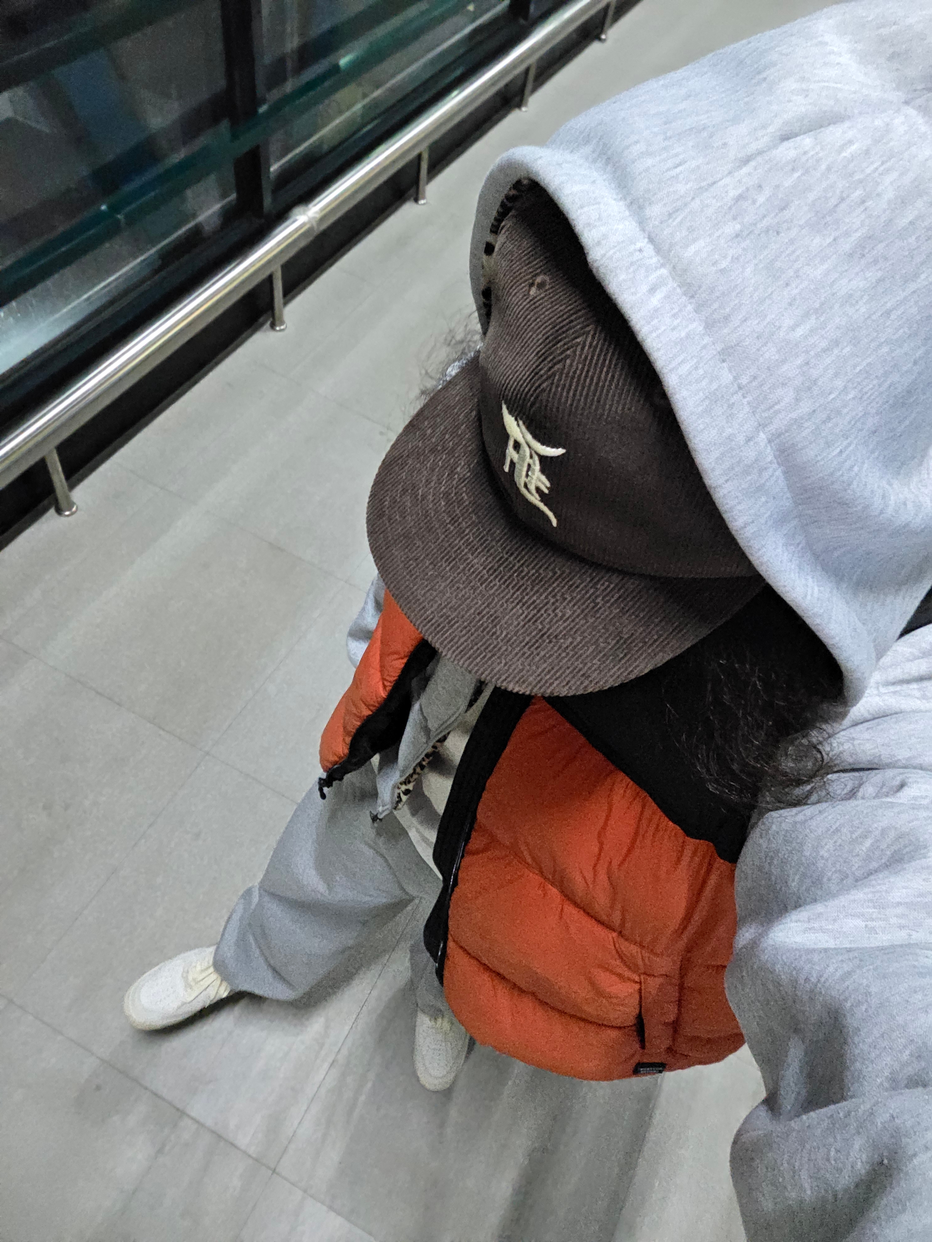 New Era x Fear of God 59FIFTY Corduroy Size Cap Walnut, (W) Nike Air Force 1 '07 Phantom Light Iron Ore 착용 스타일 - 1