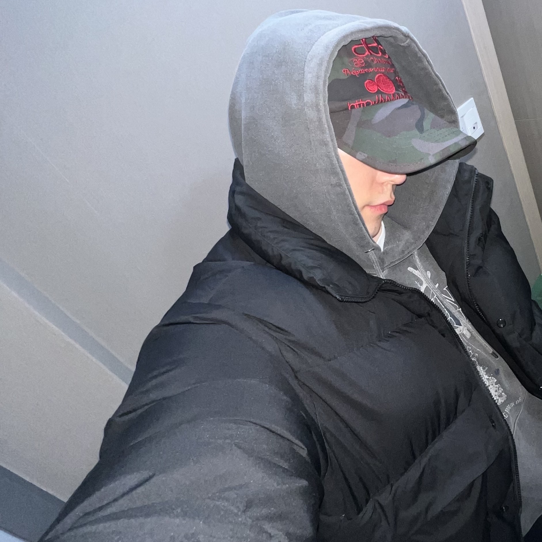 AEAE Web Logo Camo 5 Pannel Cap Black 착용 스타일