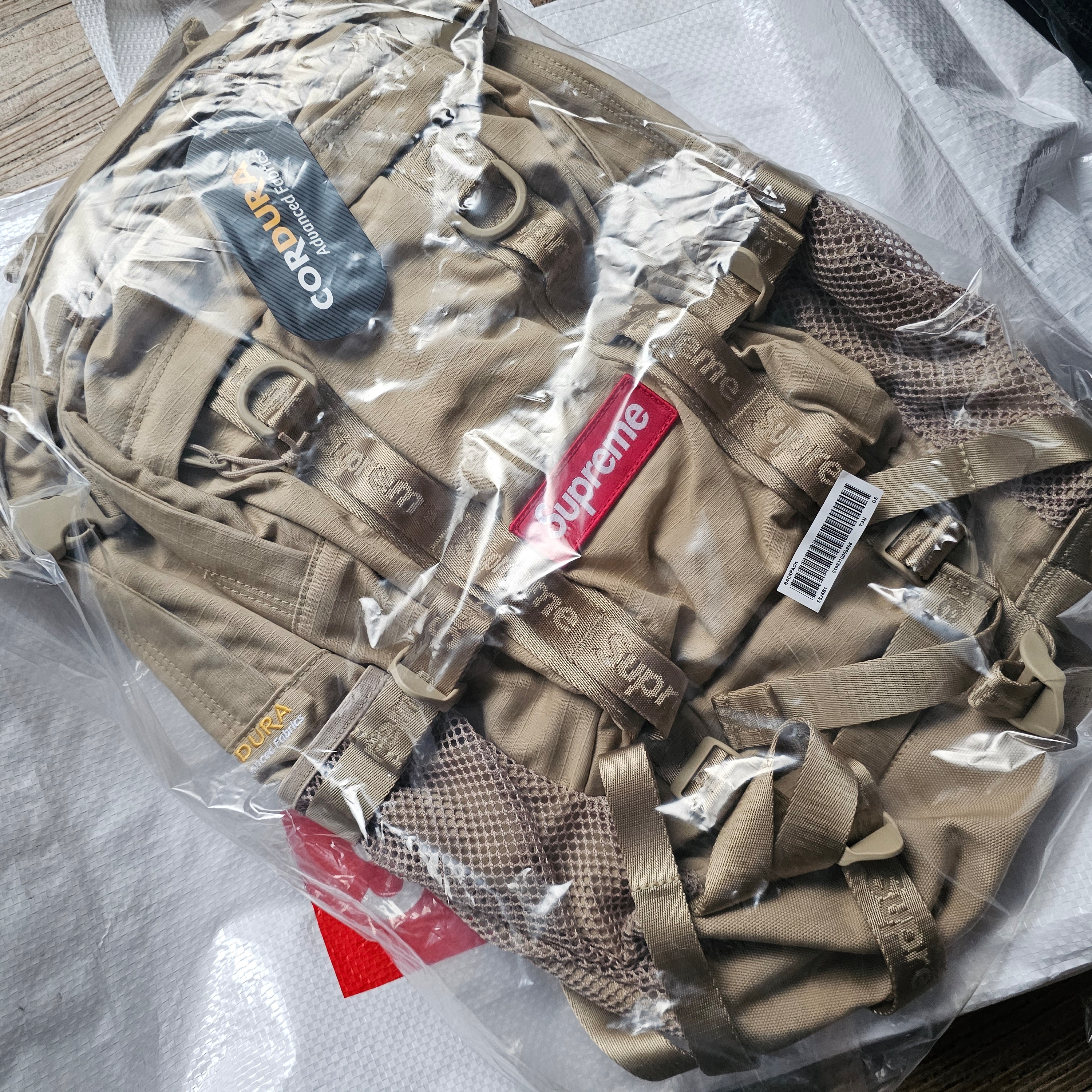 Supreme Backpack Tan - 26SS 착용 스타일