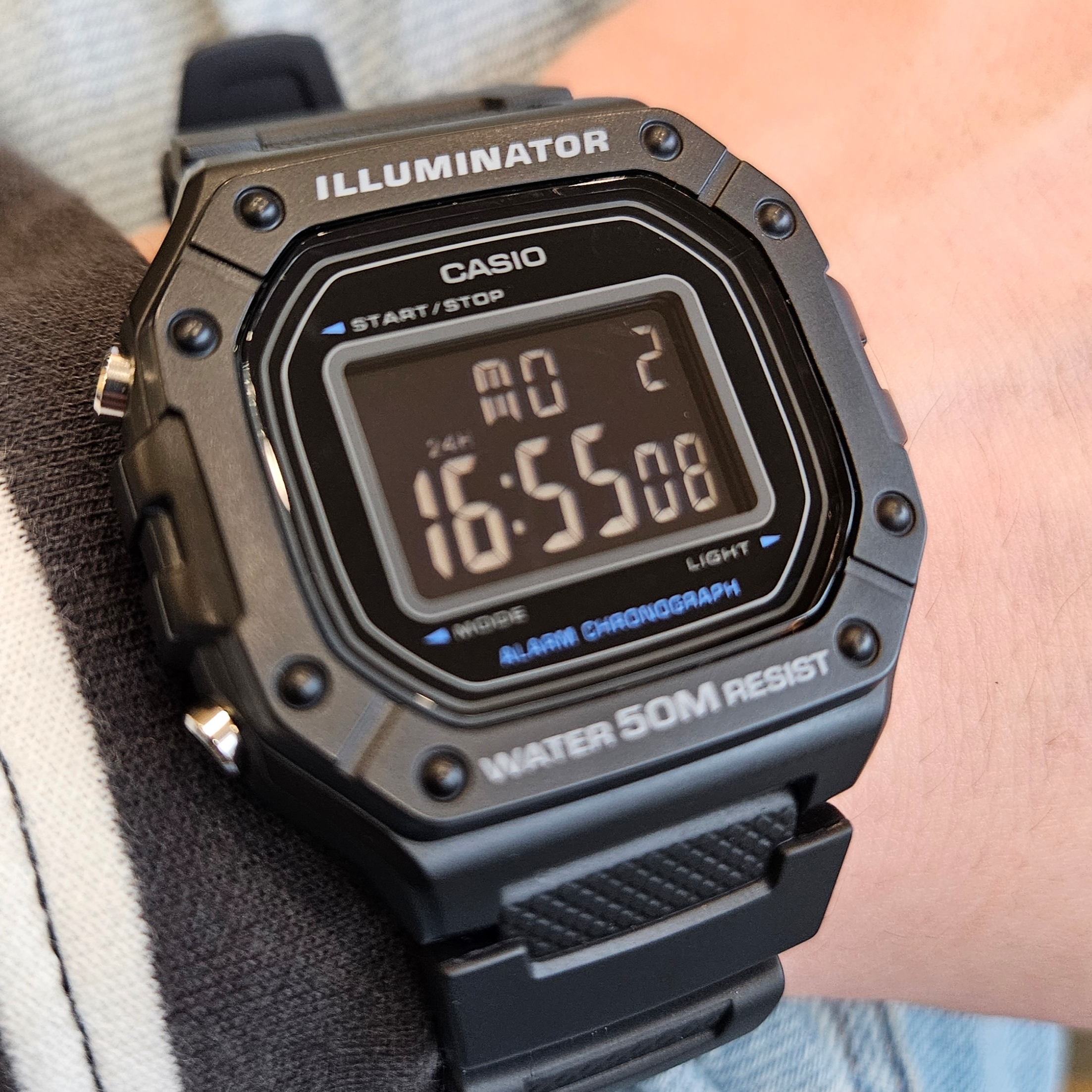 Casio W-218H-1BV 착용 스타일