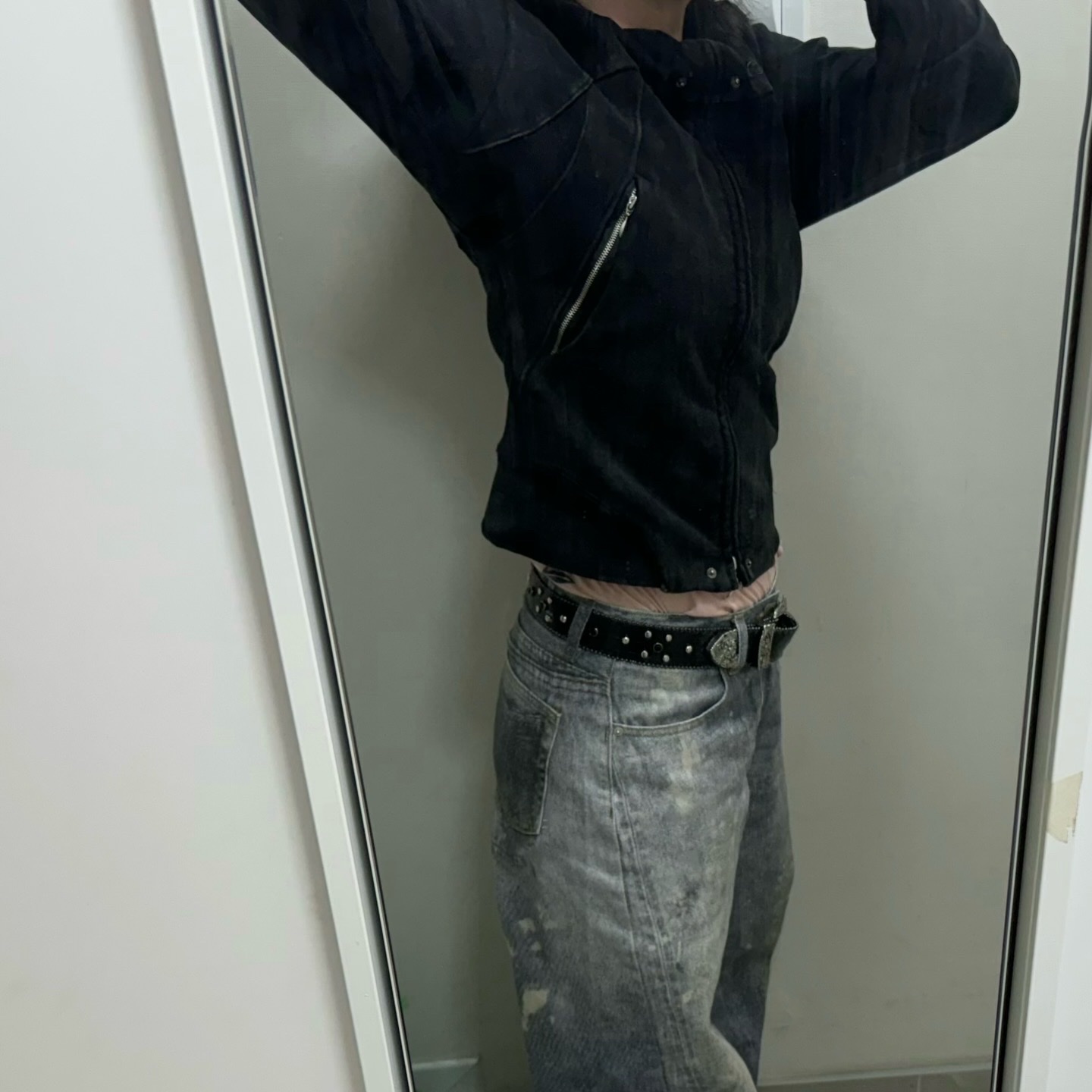 (W) Mischief Rhombus Punching Hoodie Zip Up Washed Black 착용 스타일 - 2