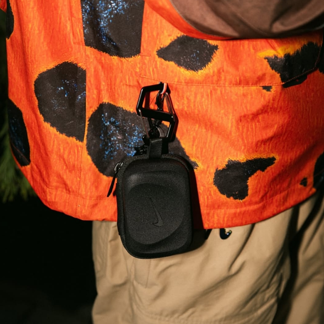 Nike x Drake Nocta Opal Deep Cover Gore-Tex Jacket Safety Orange (FZ3253-819) 착용 스타일