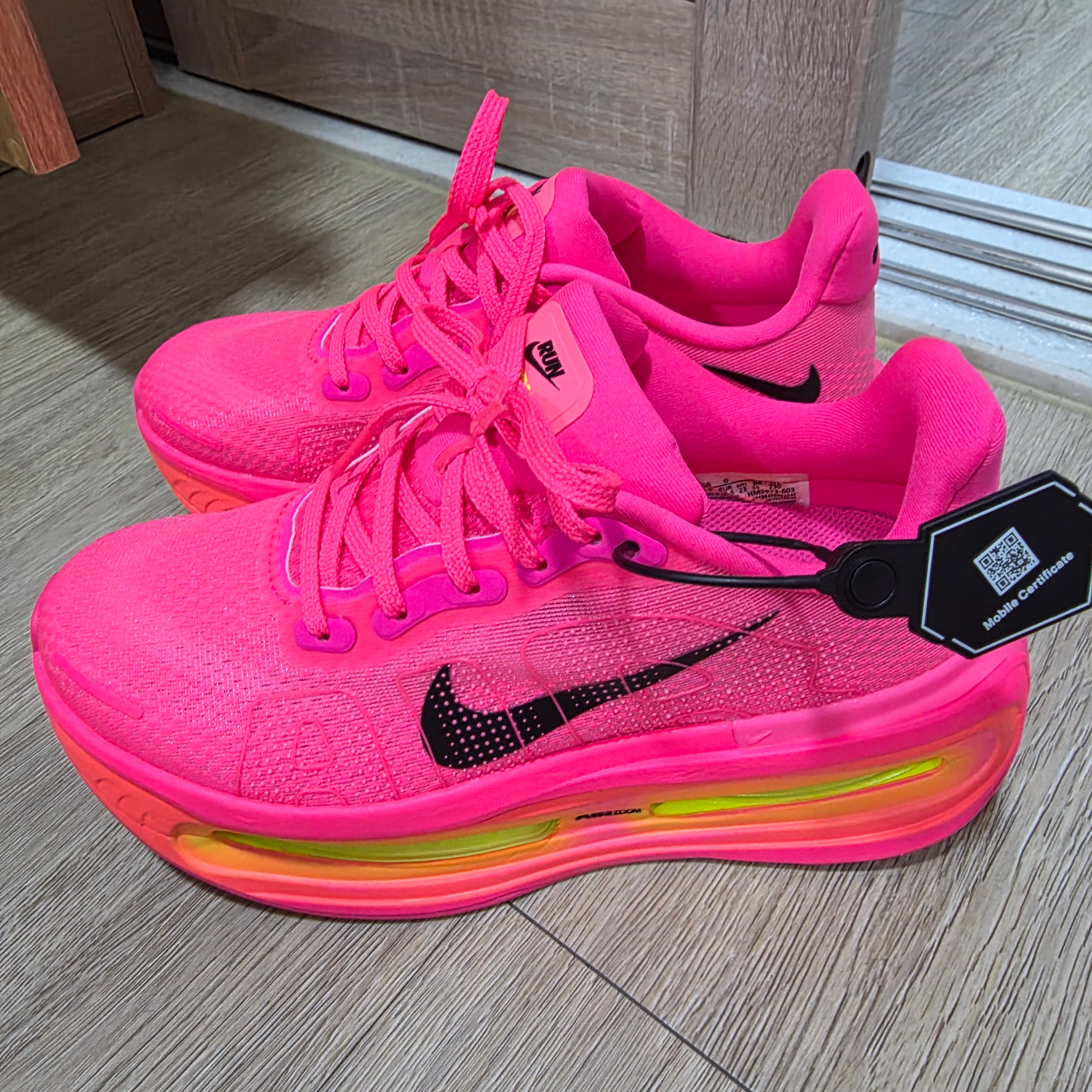(W) Nike Vomero Premium Hyper Pink Digital Pink 착용 스타일