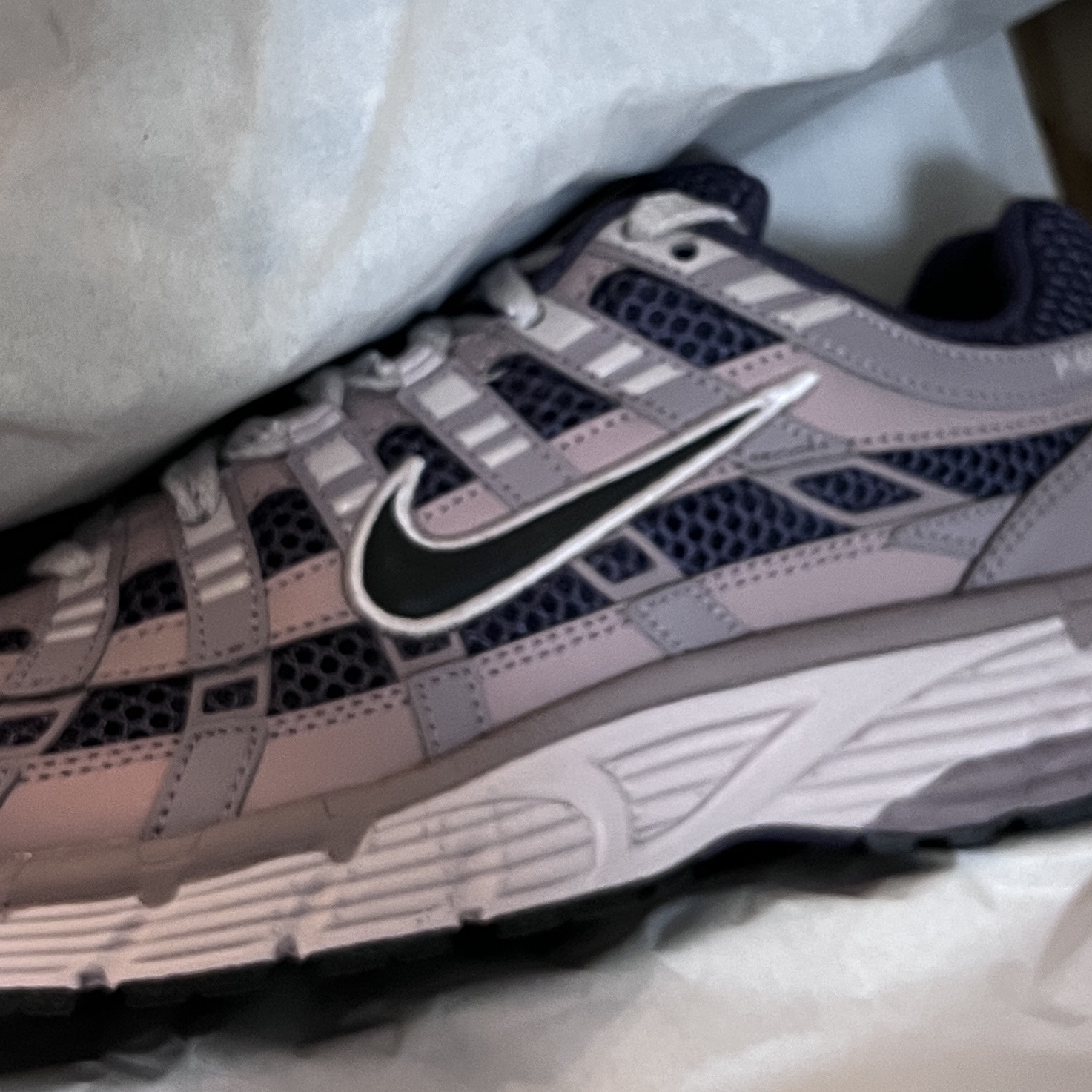 (W) Nike P-6000 SE Light Violet Ore Dark Raisin 착용 스타일