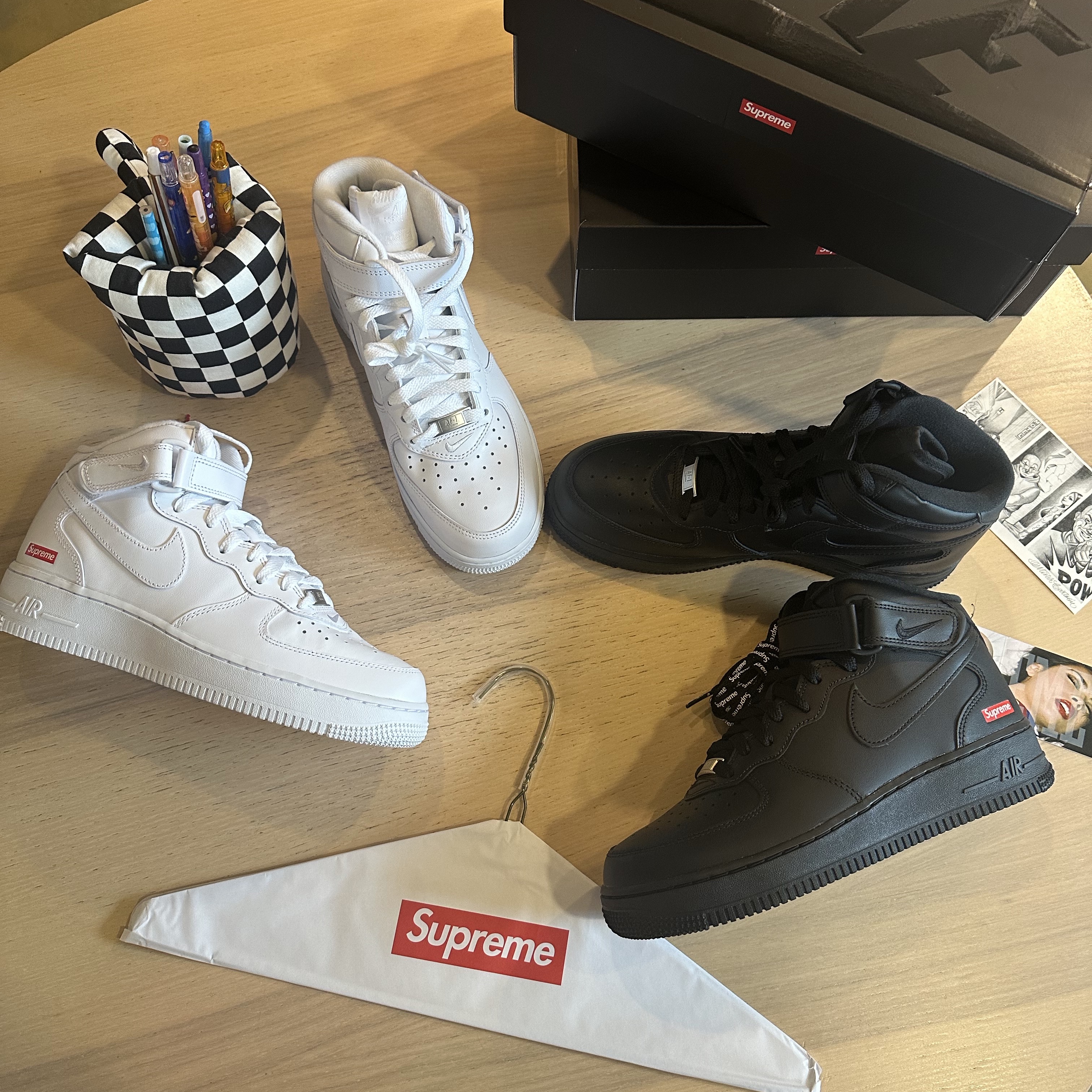 Nike x Supreme Air Force 1 Mid White 착용 스타일