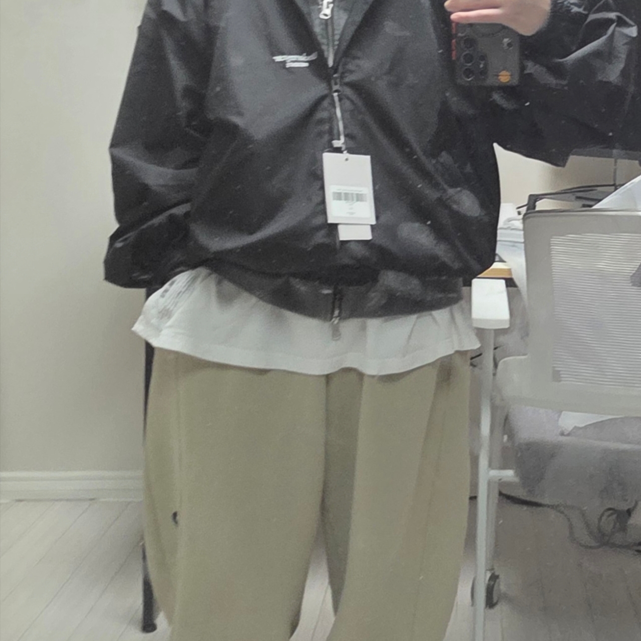 Undermycar Mu.24 Anti Fxxking Logo Play Crop Zip-up Jacket Black 착용 스타일