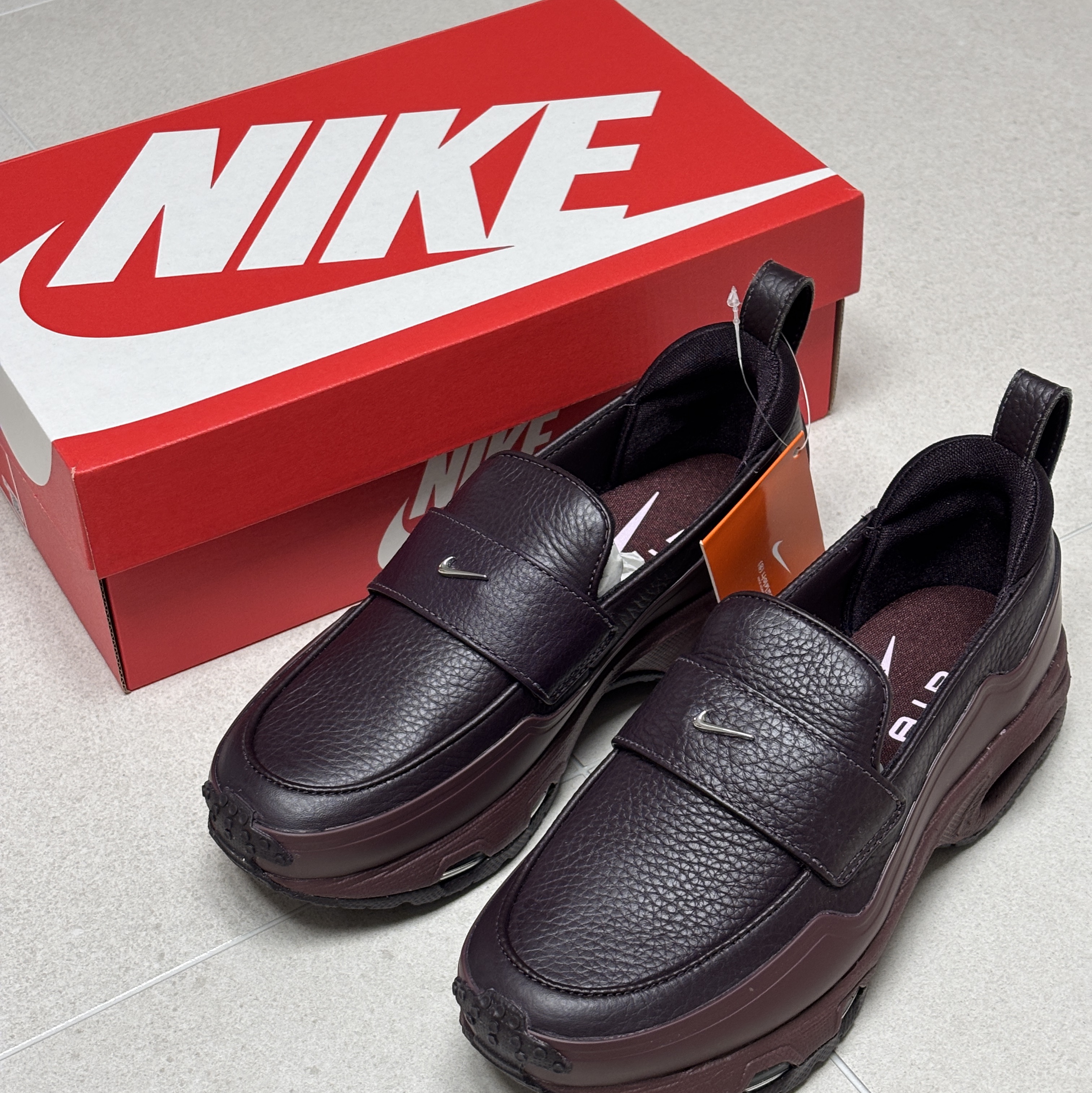 (W) Nike Air Max Phenomena Burgundy Crush Burgundy Ash 착용 스타일 - 1